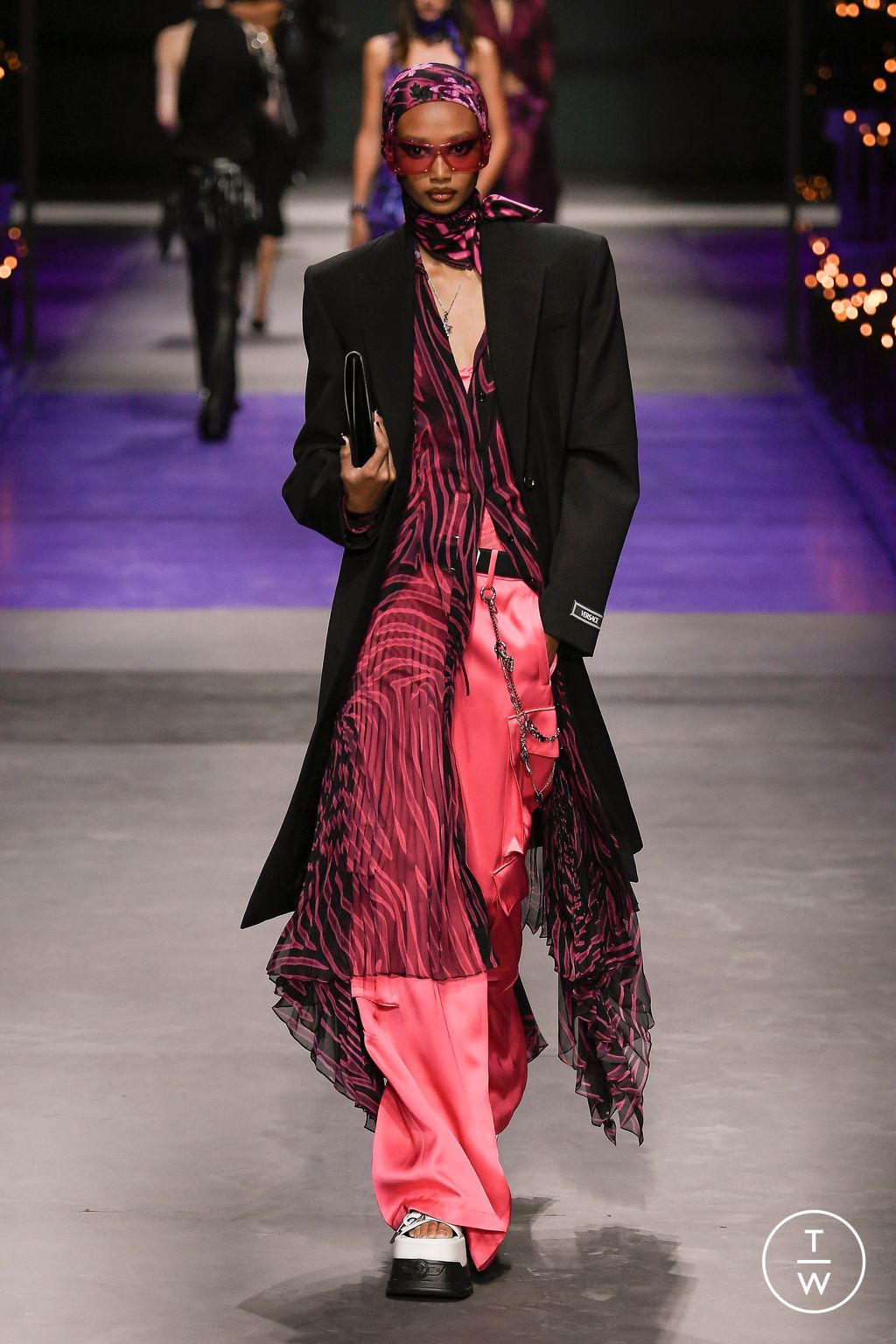 Fashion Week Milan Spring/Summer 2023 look 19 from the Versace collection 女装