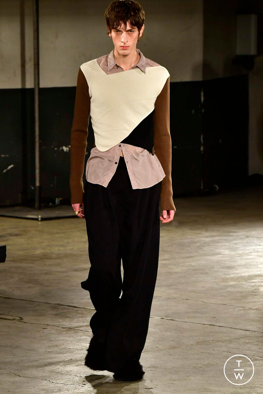 Fashion Week Paris Fall/Winter 2023 look 20 de la collection Dries Van Noten menswear