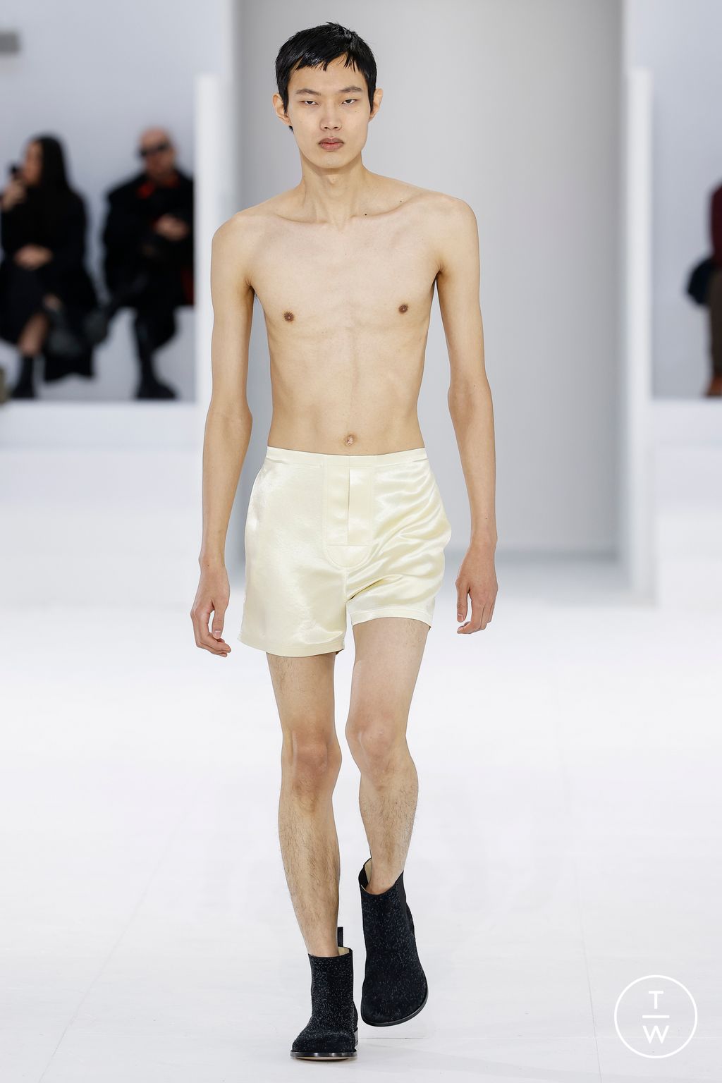 Fashion Week Paris Fall/Winter 2023 look 5 from the Loewe collection 男装