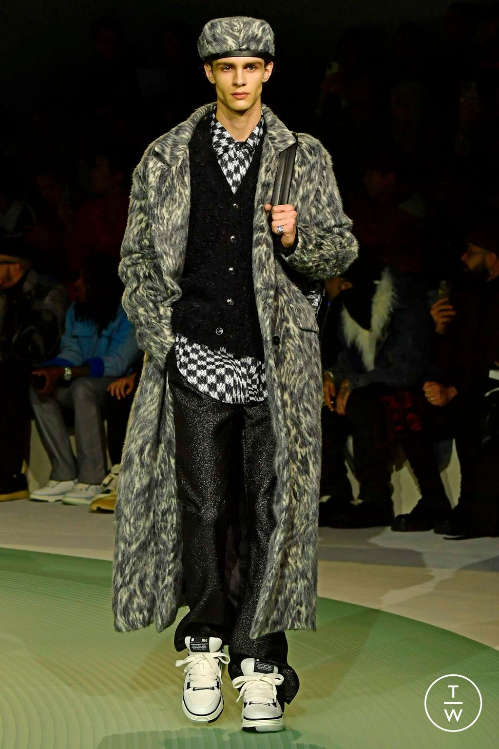 Fashion Week Paris Fall/Winter 2023 look 15 from the Amiri collection menswear