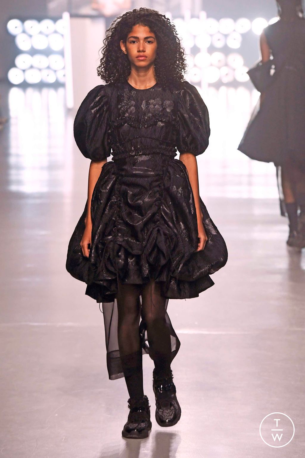 Fashion Week Paris Fall/Winter 2023 look 4 de la collection Cecilie Bahnsen womenswear