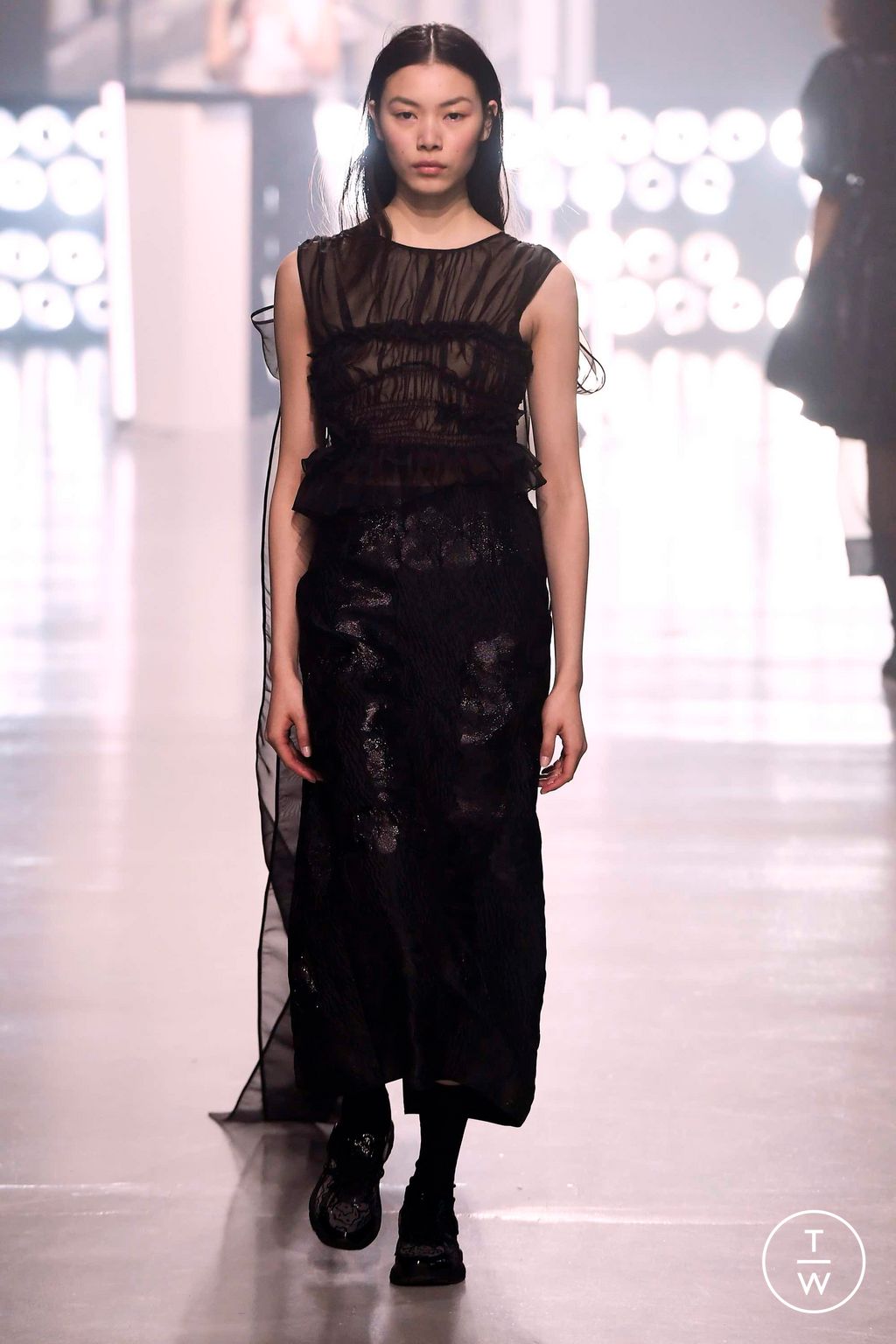 Fashion Week Paris Fall/Winter 2023 look 5 de la collection Cecilie Bahnsen womenswear