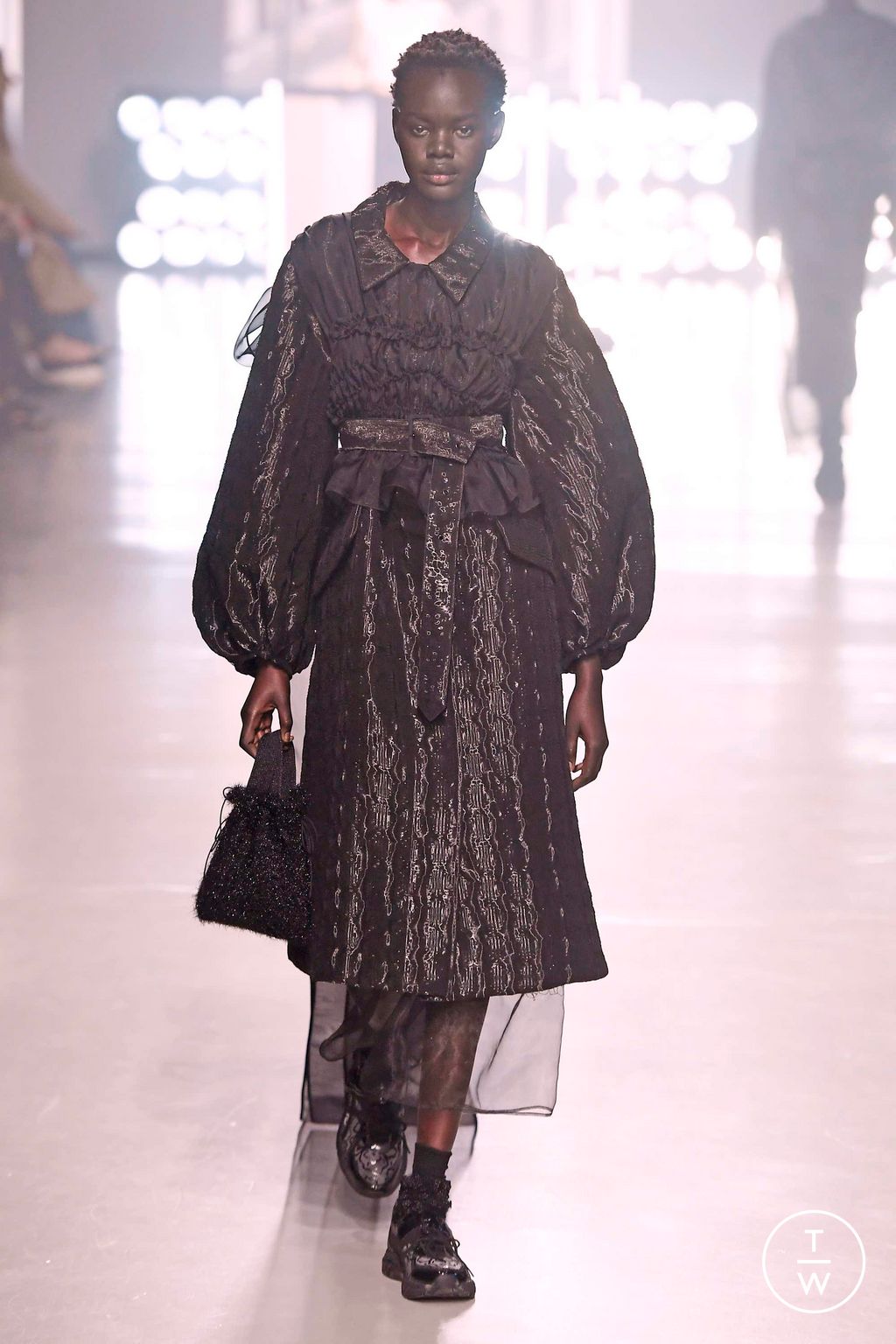 Fashion Week Paris Fall/Winter 2023 look 7 de la collection Cecilie Bahnsen womenswear
