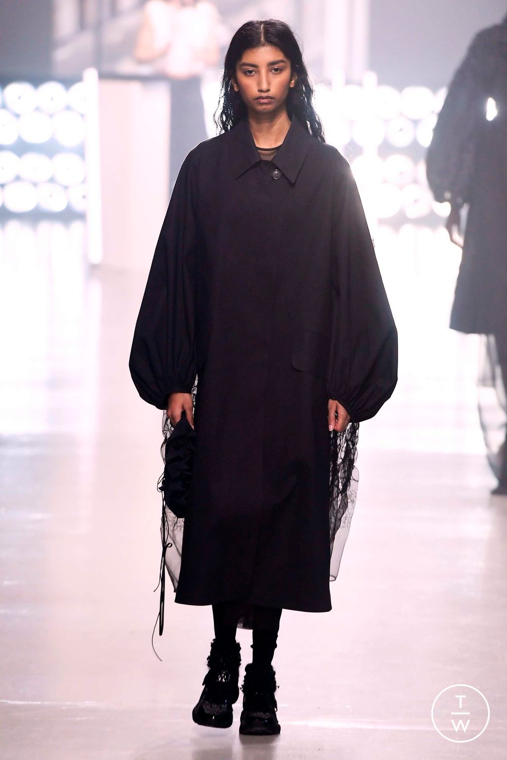 Fashion Week Paris Fall/Winter 2023 look 8 de la collection Cecilie Bahnsen womenswear