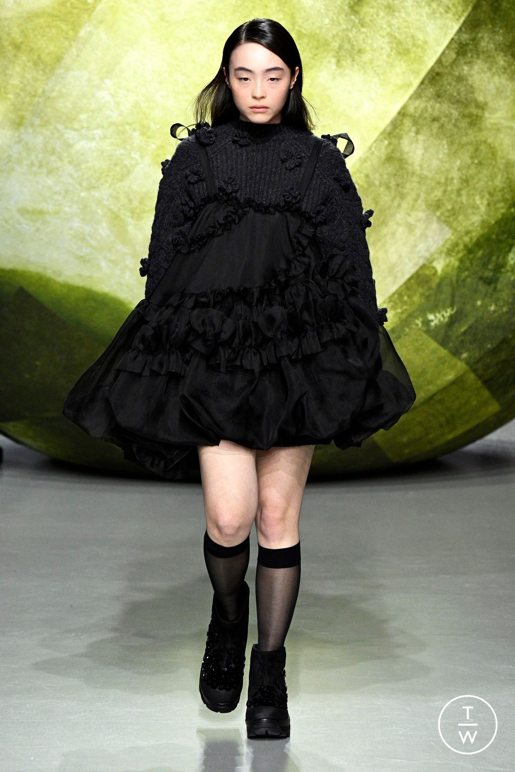 Fashion Week Paris Fall/Winter 2024 look 2 de la collection Cecilie Bahnsen womenswear