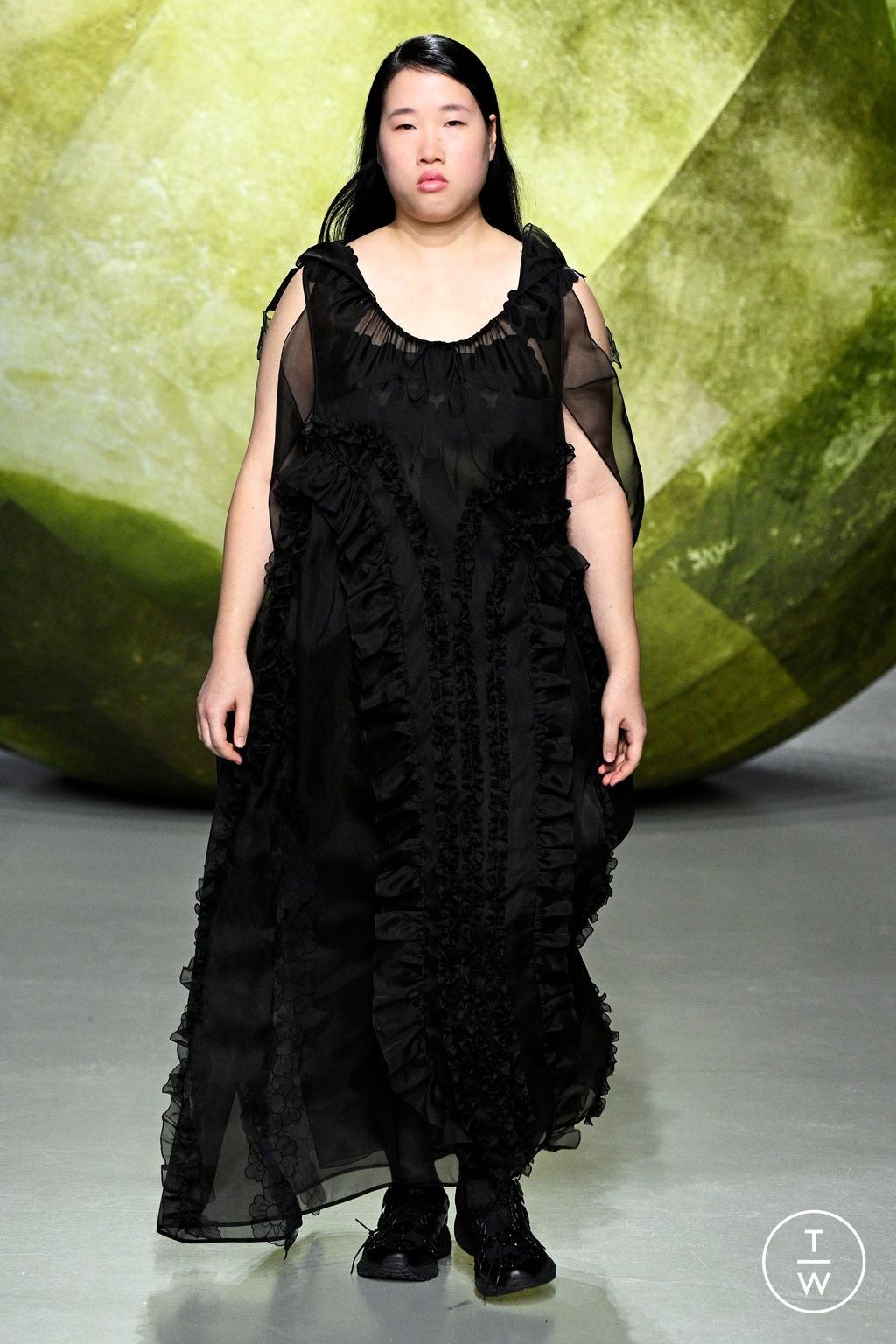 Fashion Week Paris Fall/Winter 2024 look 5 de la collection Cecilie Bahnsen womenswear