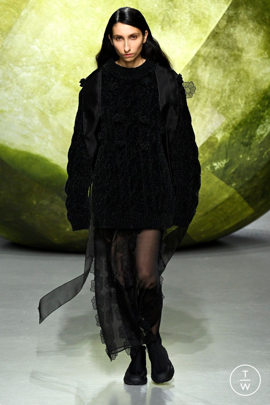 Fashion Week Paris Fall/Winter 2024 look 8 de la collection Cecilie Bahnsen womenswear