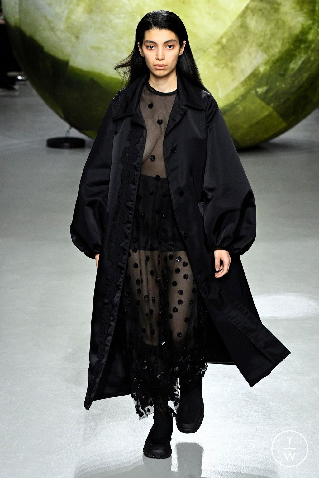 Fashion Week Paris Fall/Winter 2024 look 9 de la collection Cecilie Bahnsen womenswear