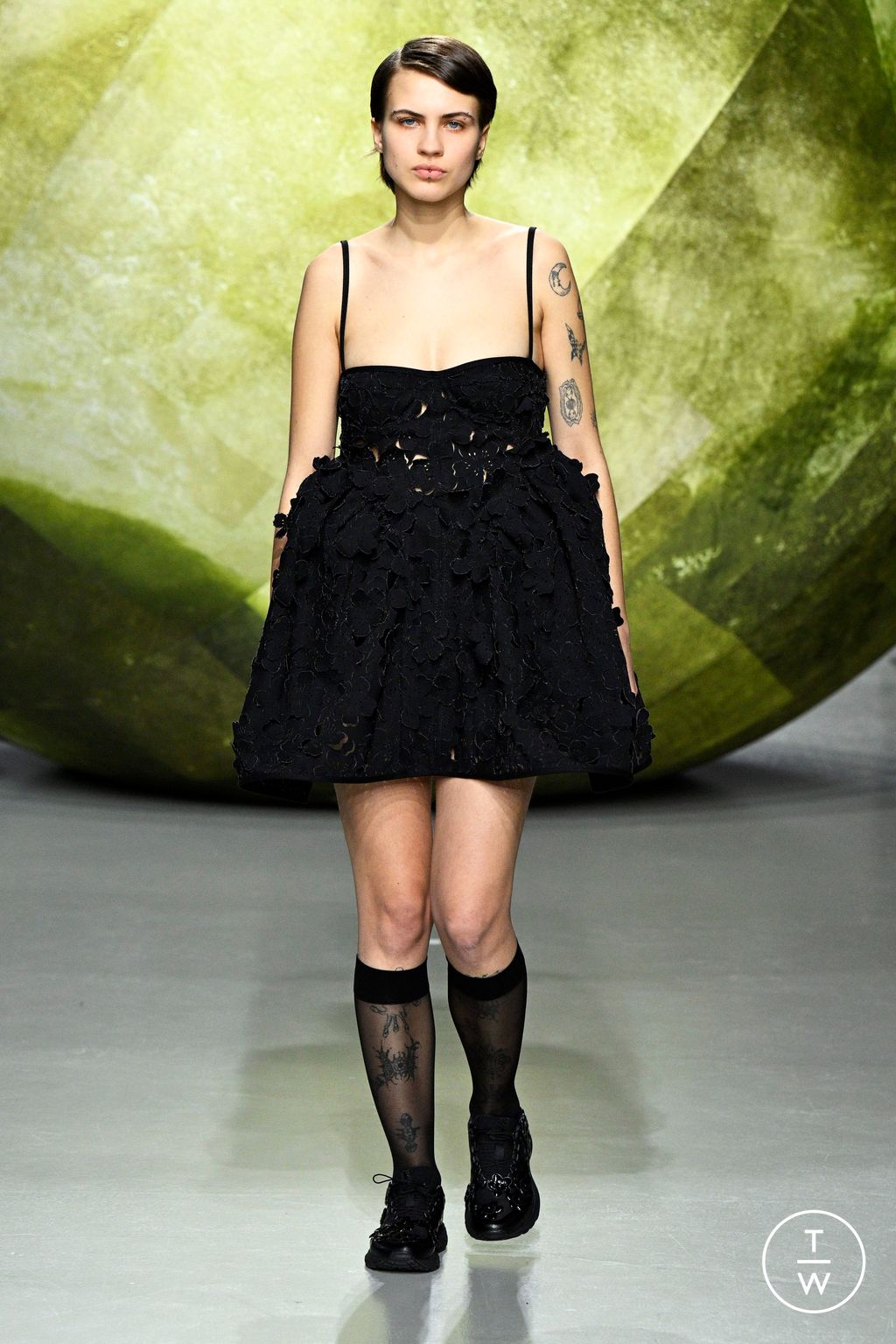 Fashion Week Paris Fall/Winter 2024 look 11 de la collection Cecilie Bahnsen womenswear