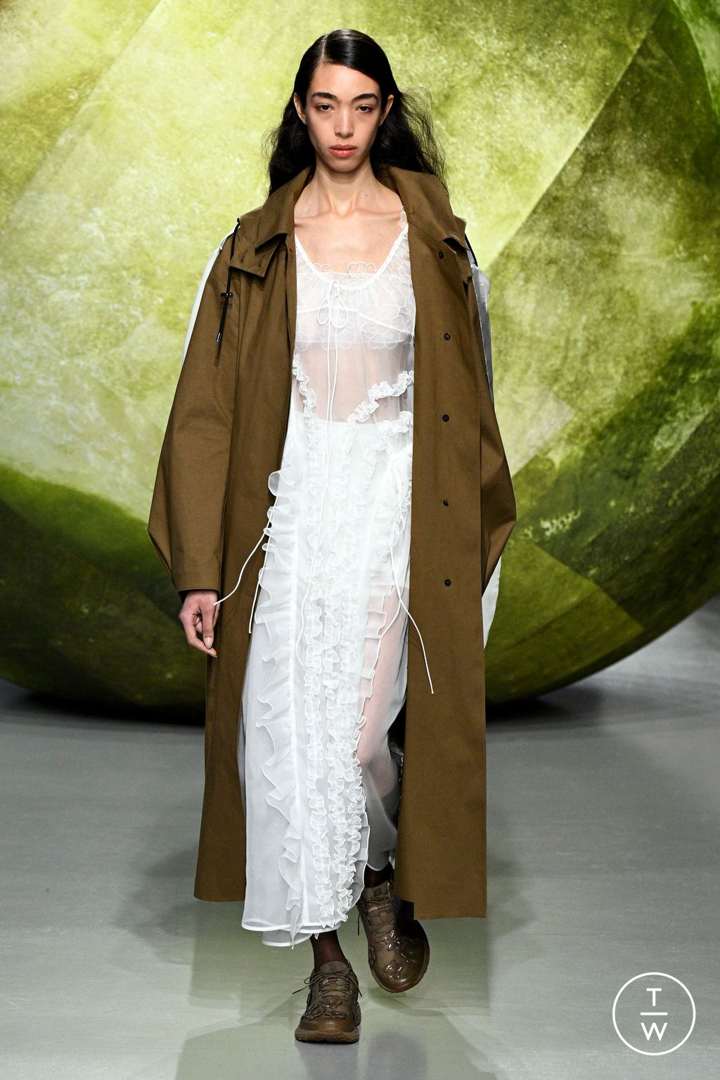Fashion Week Paris Fall/Winter 2024 look 21 de la collection Cecilie Bahnsen womenswear