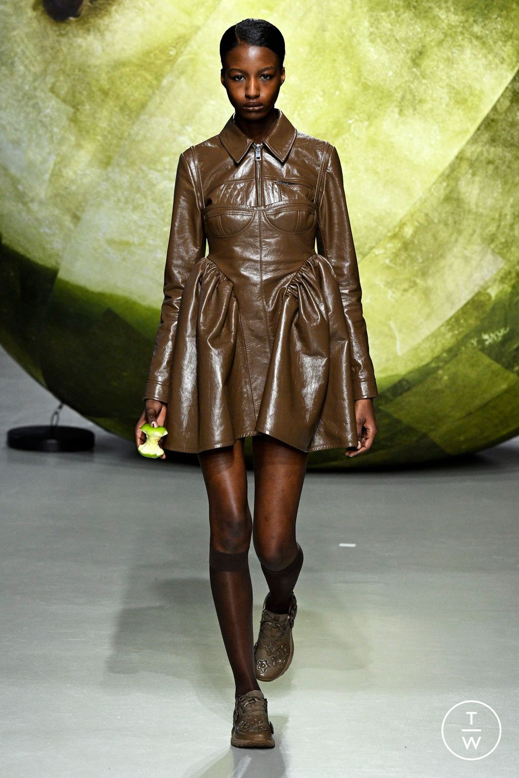 Fashion Week Paris Fall/Winter 2024 look 24 de la collection Cecilie Bahnsen womenswear