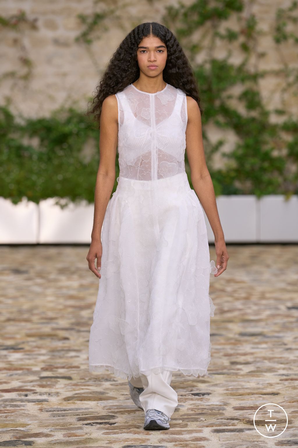 Fashion Week Paris Spring/Summer 2023 look 1 from the Cecilie Bahnsen collection 女装