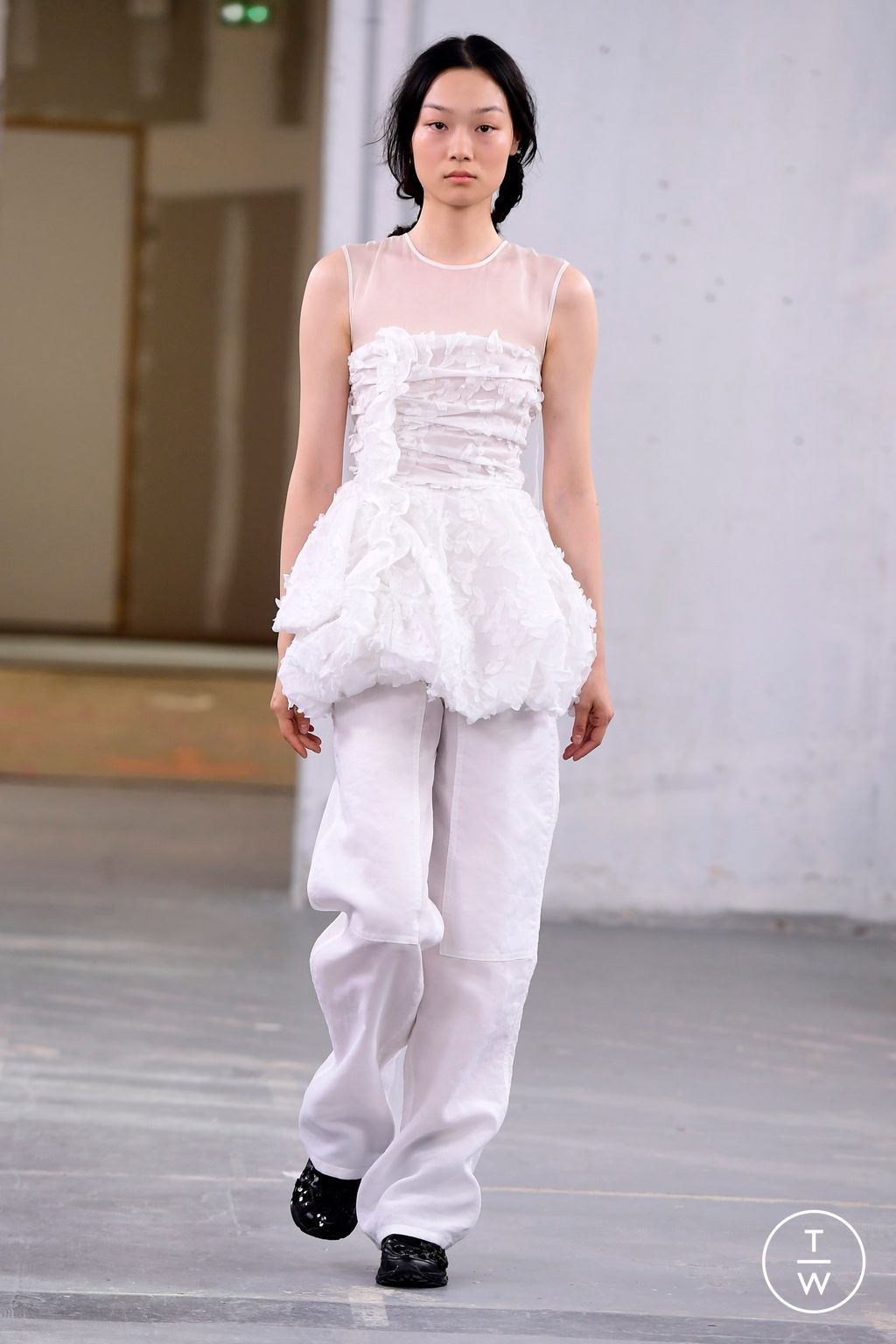 Fashion Week Paris Spring/Summer 2024 look 2 de la collection Cecilie Bahnsen womenswear