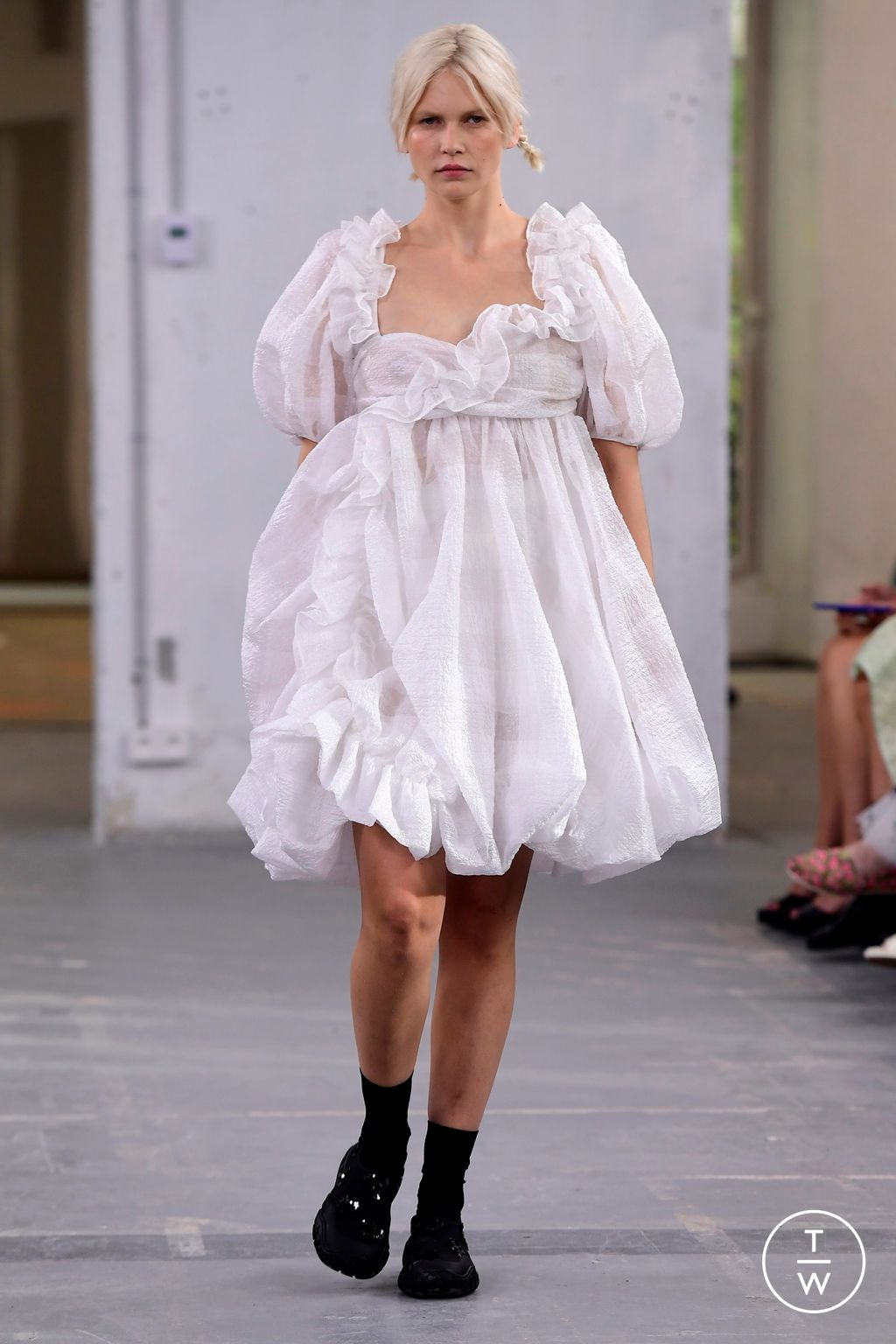 Fashion Week Paris Spring/Summer 2024 look 7 de la collection Cecilie Bahnsen womenswear