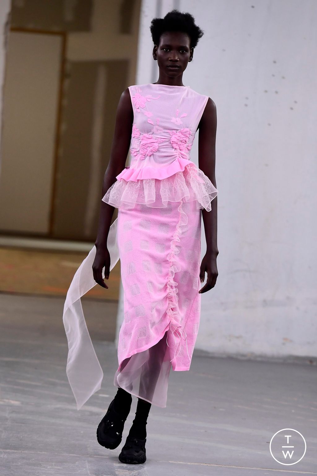 Fashion Week Paris Spring/Summer 2024 look 22 from the Cecilie Bahnsen collection womenswear