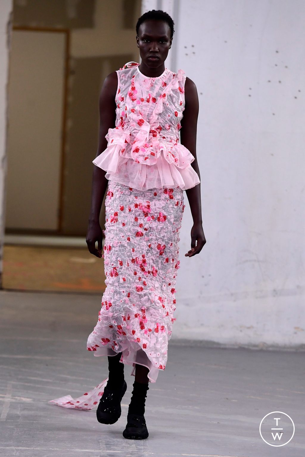 Fashion Week Paris Spring/Summer 2024 look 25 from the Cecilie Bahnsen collection 女装