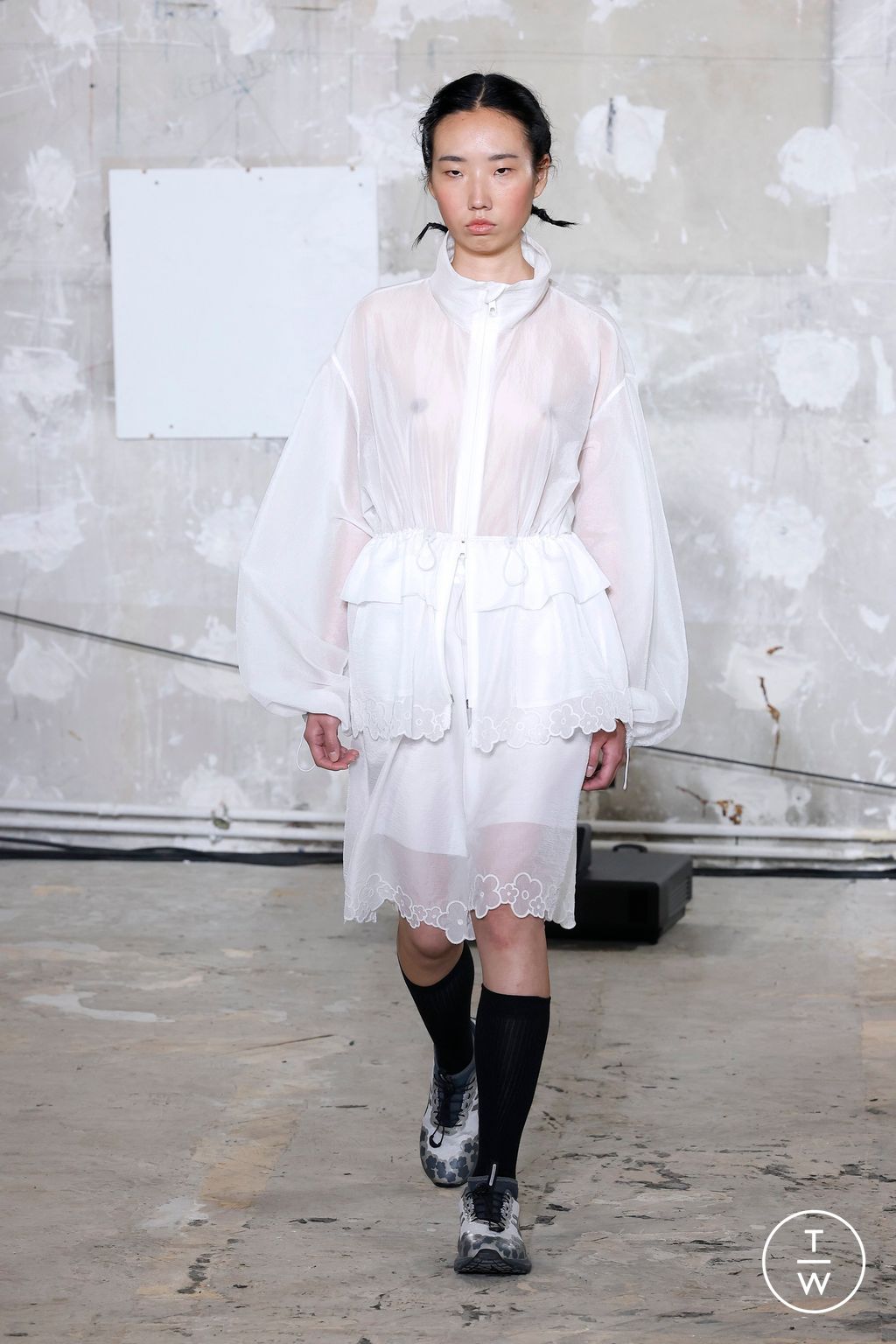 Fashion Week Paris Spring/Summer 2025 look 30 de la collection Cecilie Bahnsen womenswear