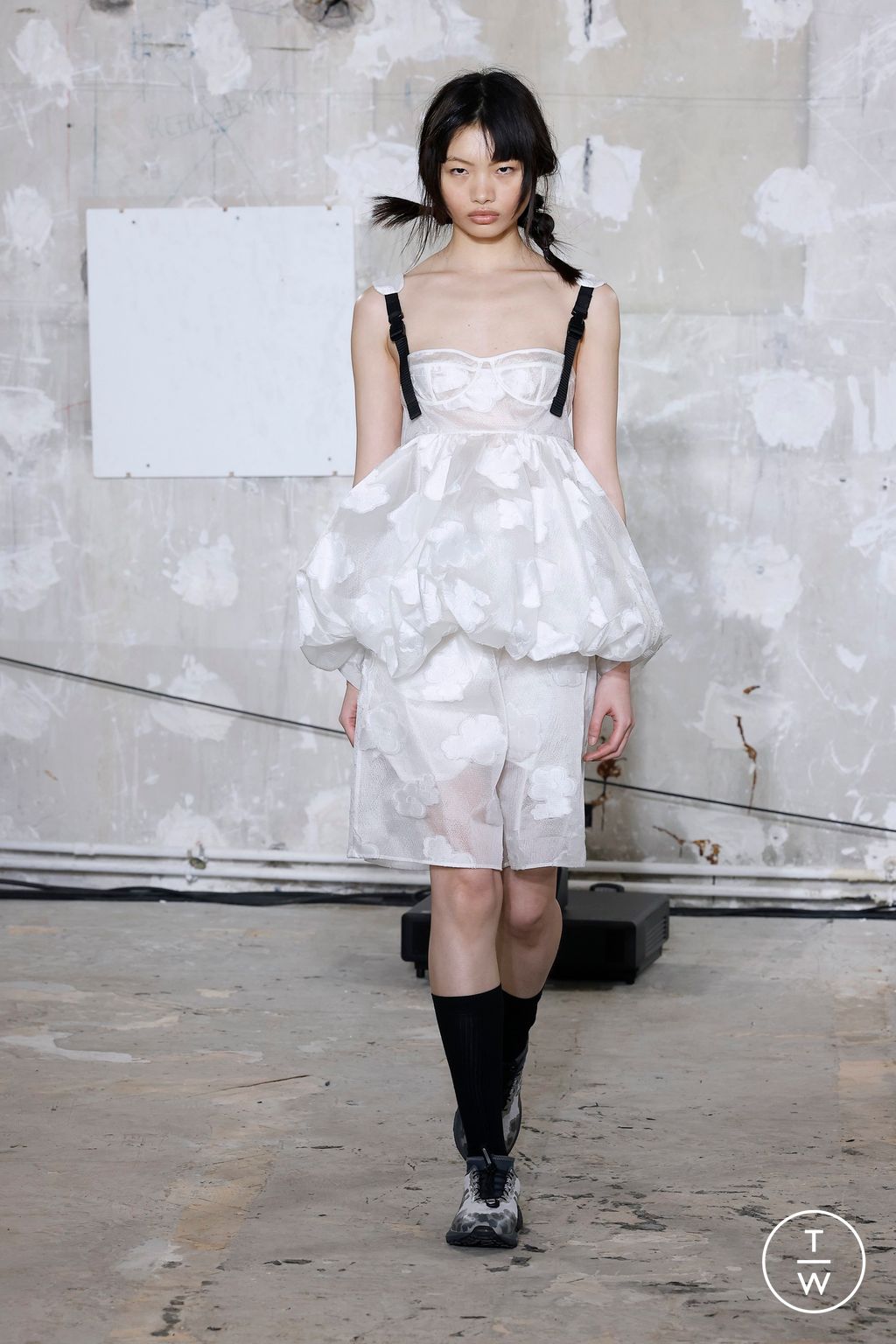 Fashion Week Paris Spring/Summer 2025 look 28 from the Cecilie Bahnsen collection womenswear