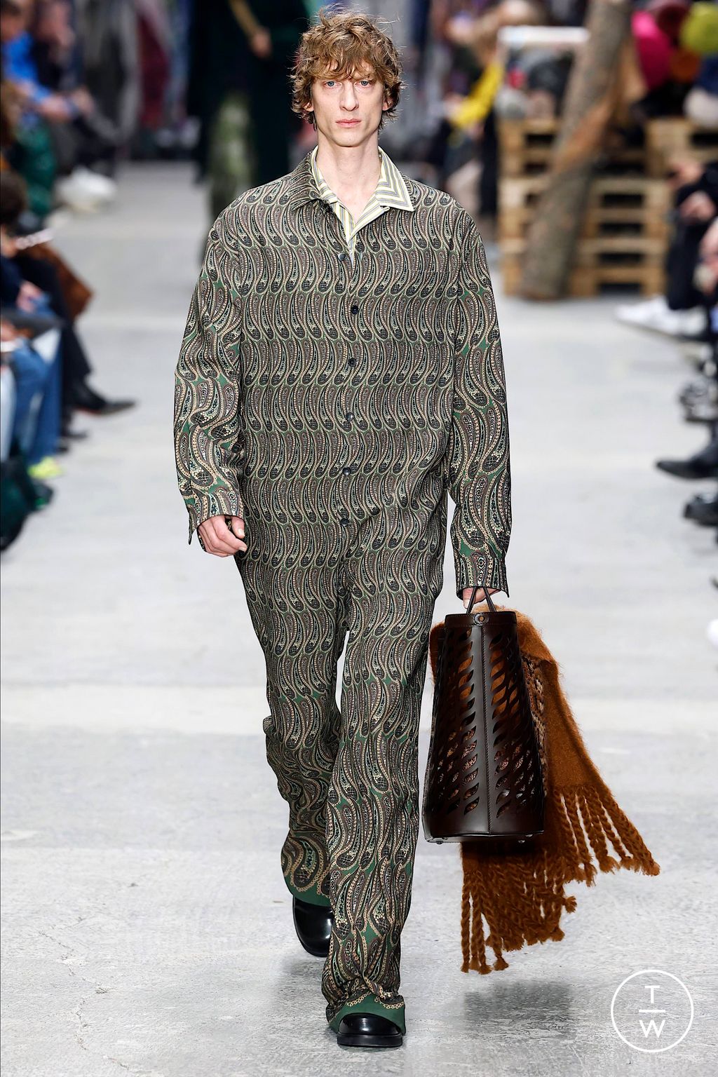 Fashion Week Milan Fall/Winter 2023 look 10 from the Etro collection menswear