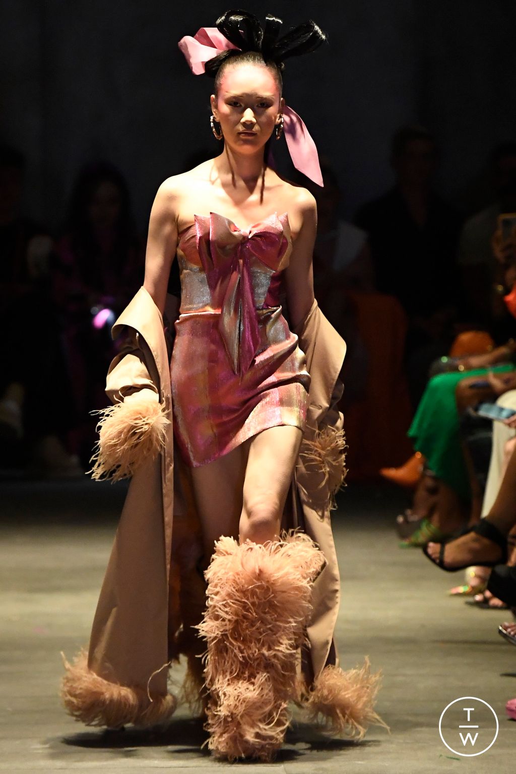 Fashion Week New York Spring/Summer 2023 look 17 de la collection Christian Cowan womenswear