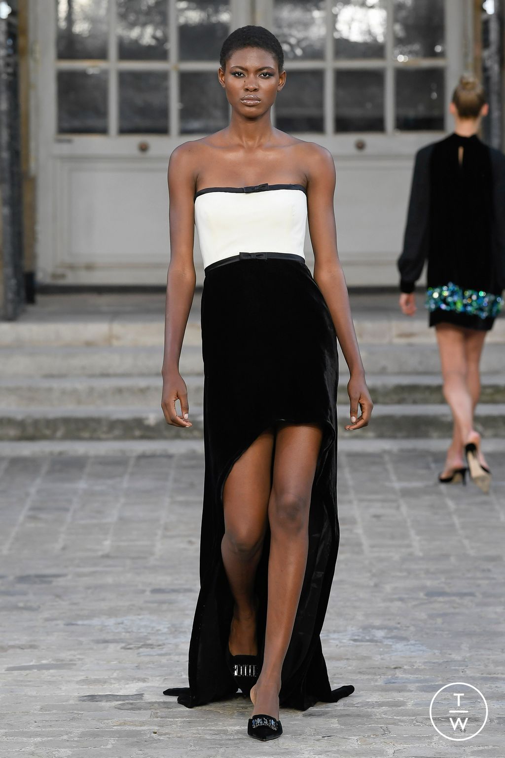 Fashion Week Paris Fall/Winter 2022 look 13 de la collection Celia Kritharioti couture