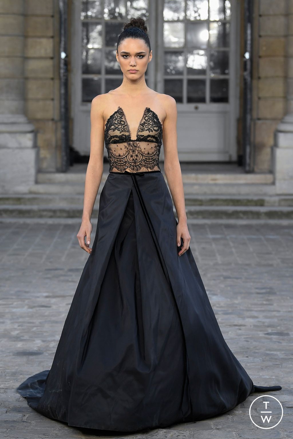 Fashion Week Paris Fall/Winter 2022 look 58 de la collection Celia Kritharioti couture