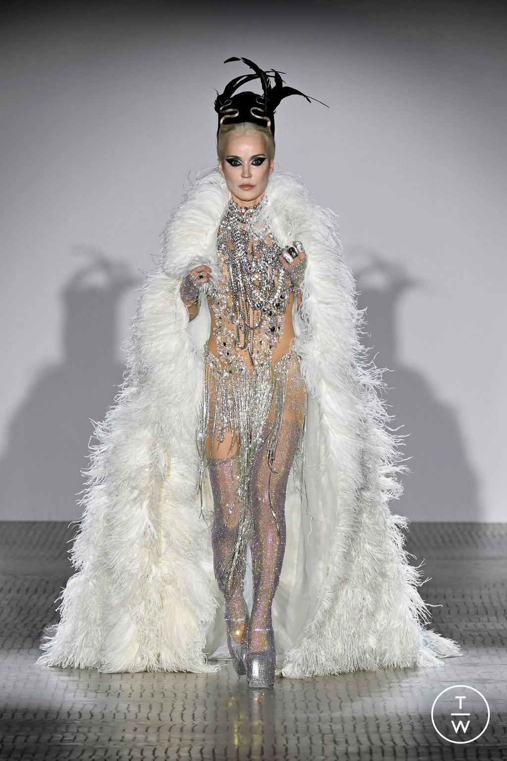 Fashion Week Paris Fall/Winter 2023 look 1 from the Celia Kritharioti collection couture