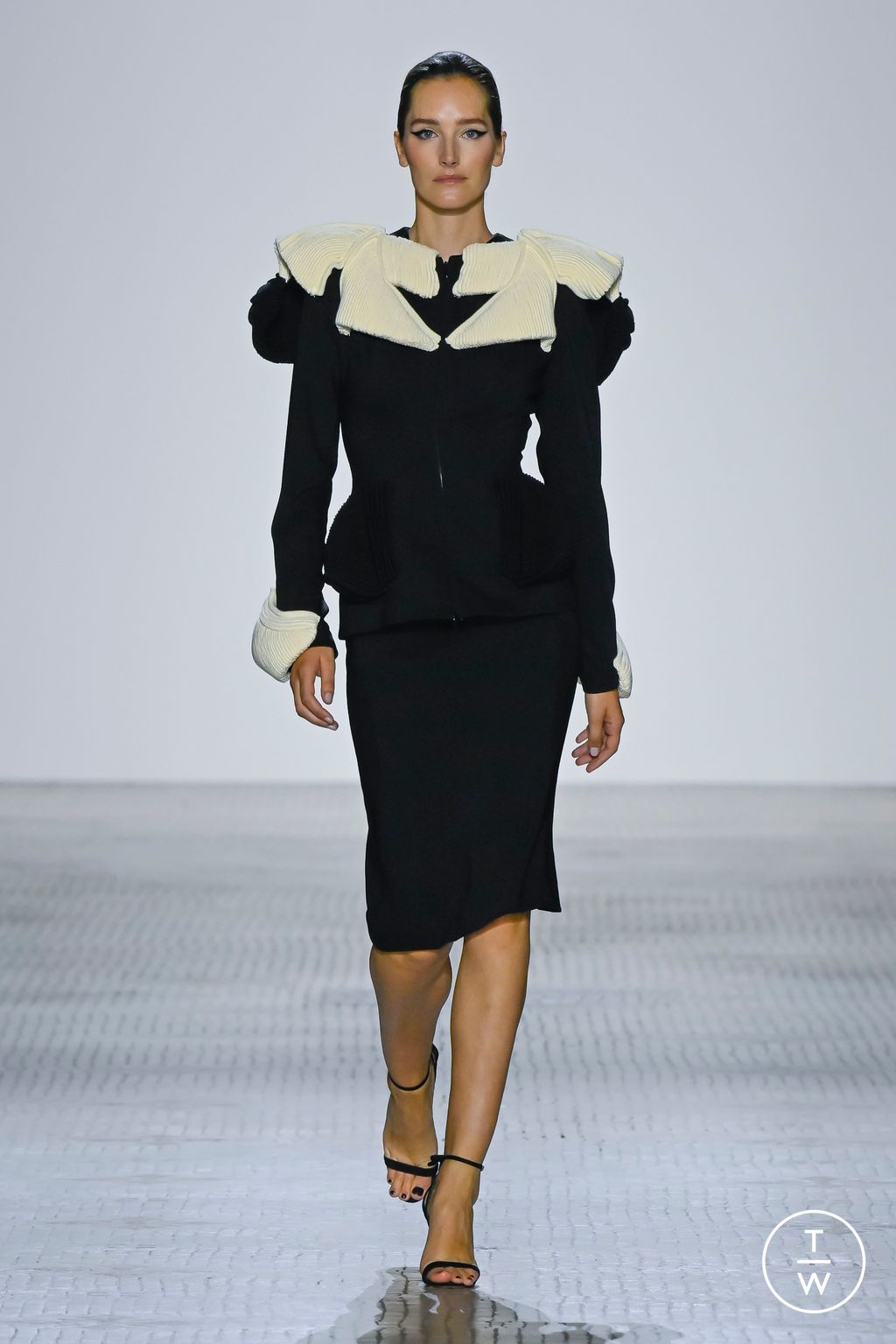 Fashion Week Paris Fall/Winter 2023 look 2 from the Celia Kritharioti collection 高级定制
