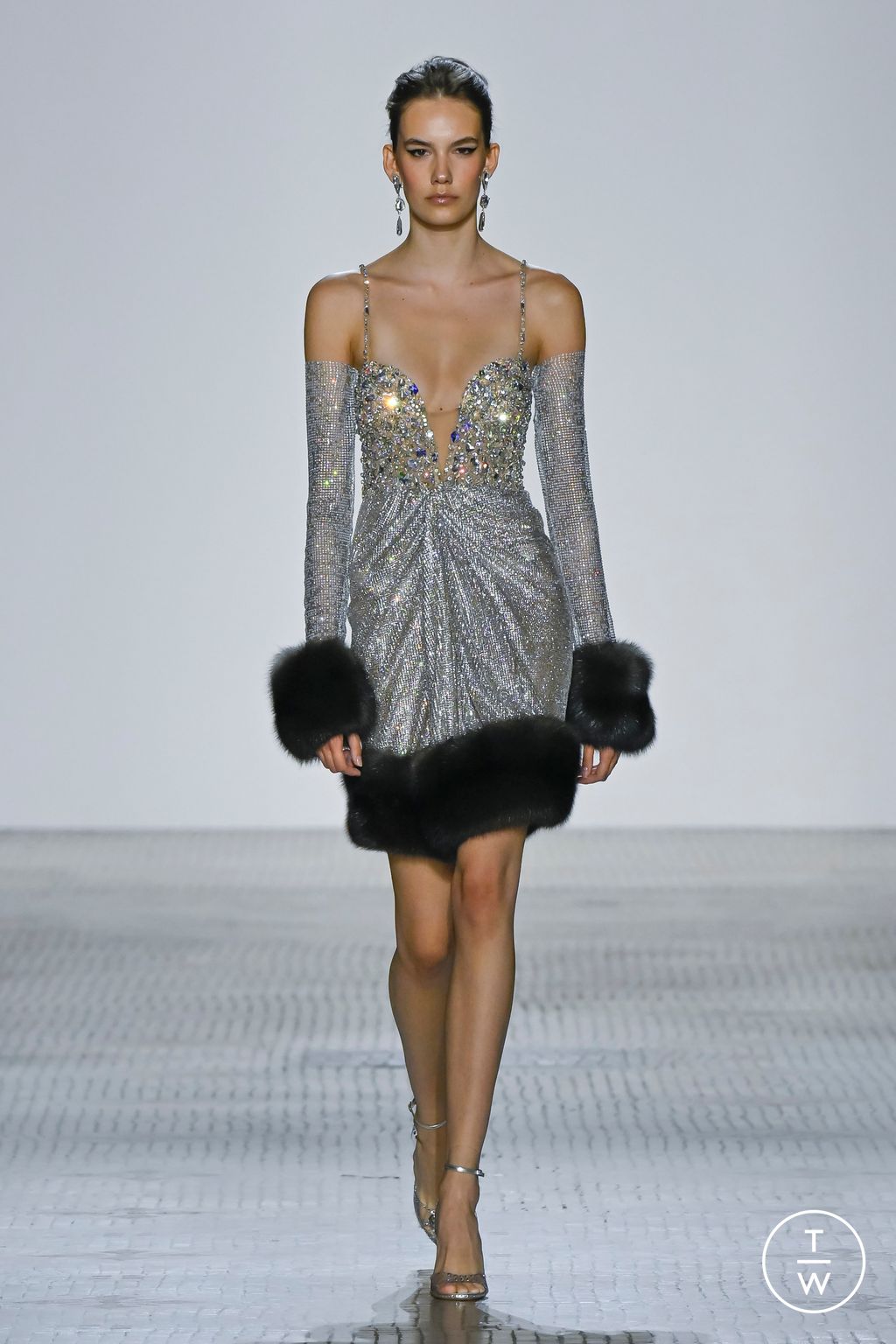 Fashion Week Paris Fall/Winter 2023 look 23 de la collection Celia Kritharioti couture