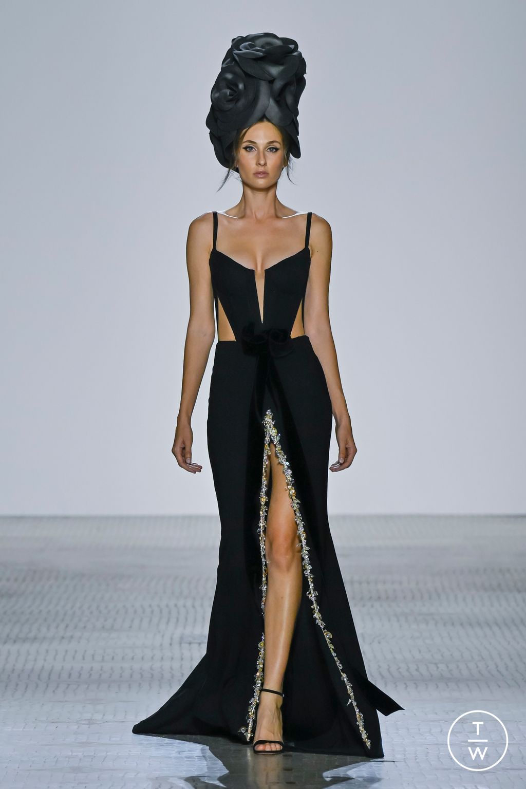 Fashion Week Paris Fall/Winter 2023 look 30 from the Celia Kritharioti collection couture