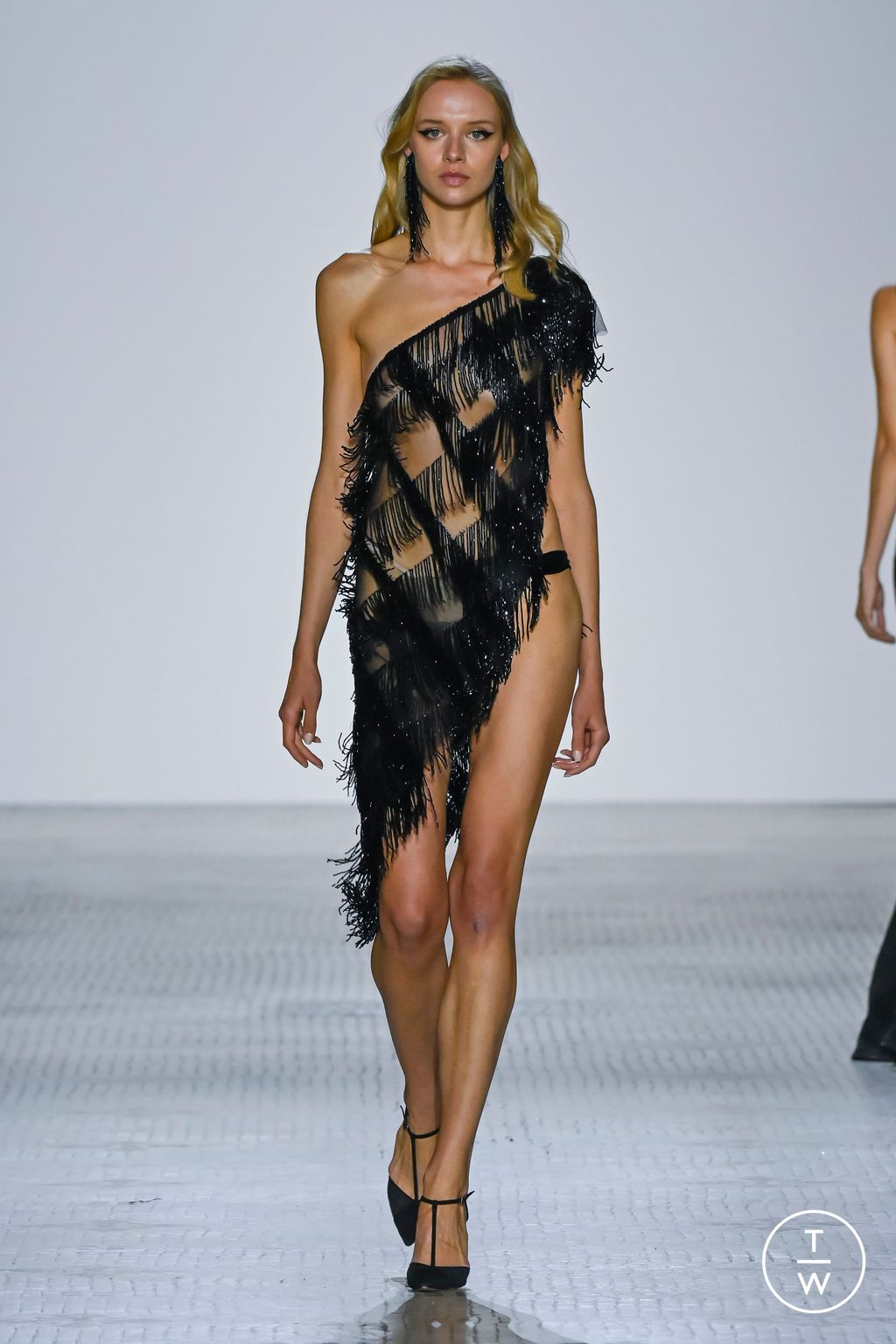 Fashion Week Paris Fall/Winter 2023 look 32 de la collection Celia Kritharioti couture