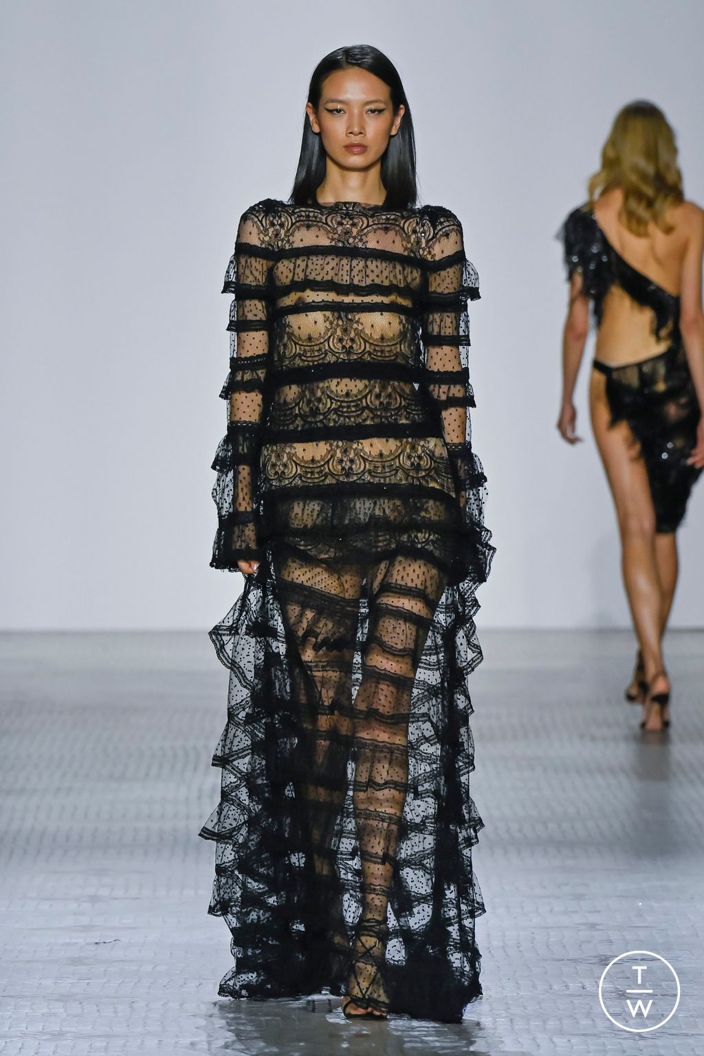 Fashion Week Paris Fall/Winter 2023 look 34 de la collection Celia Kritharioti couture