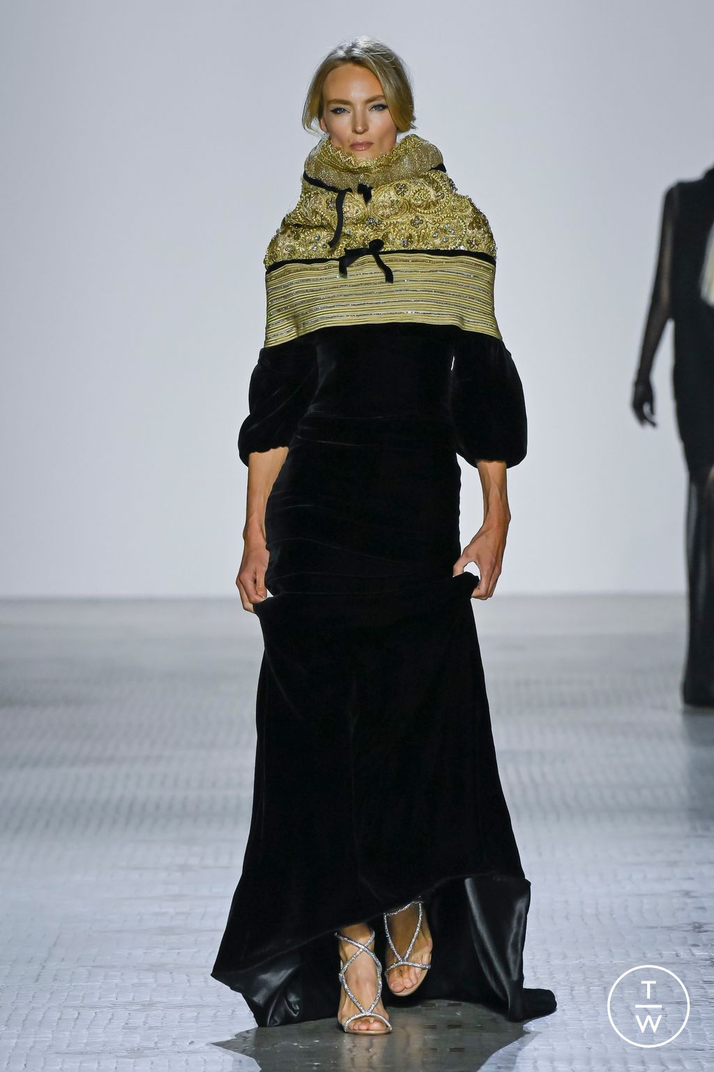 Fashion Week Paris Fall/Winter 2023 look 35 de la collection Celia Kritharioti couture