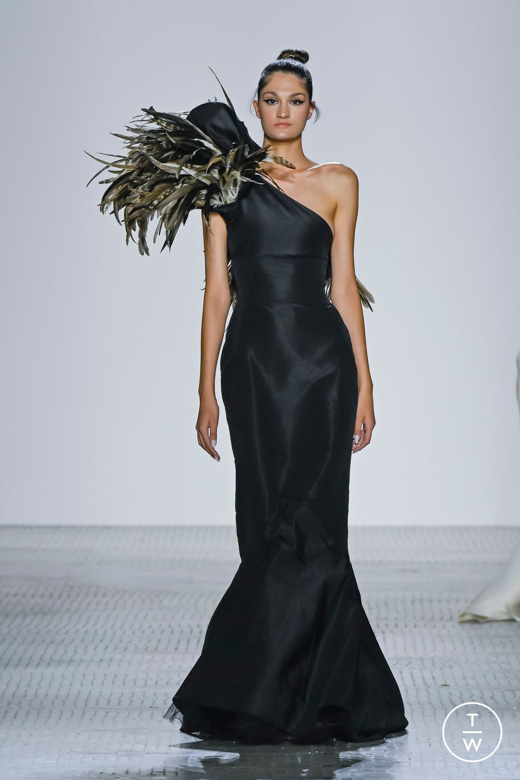 Fashion Week Paris Fall/Winter 2023 look 45 de la collection Celia Kritharioti couture