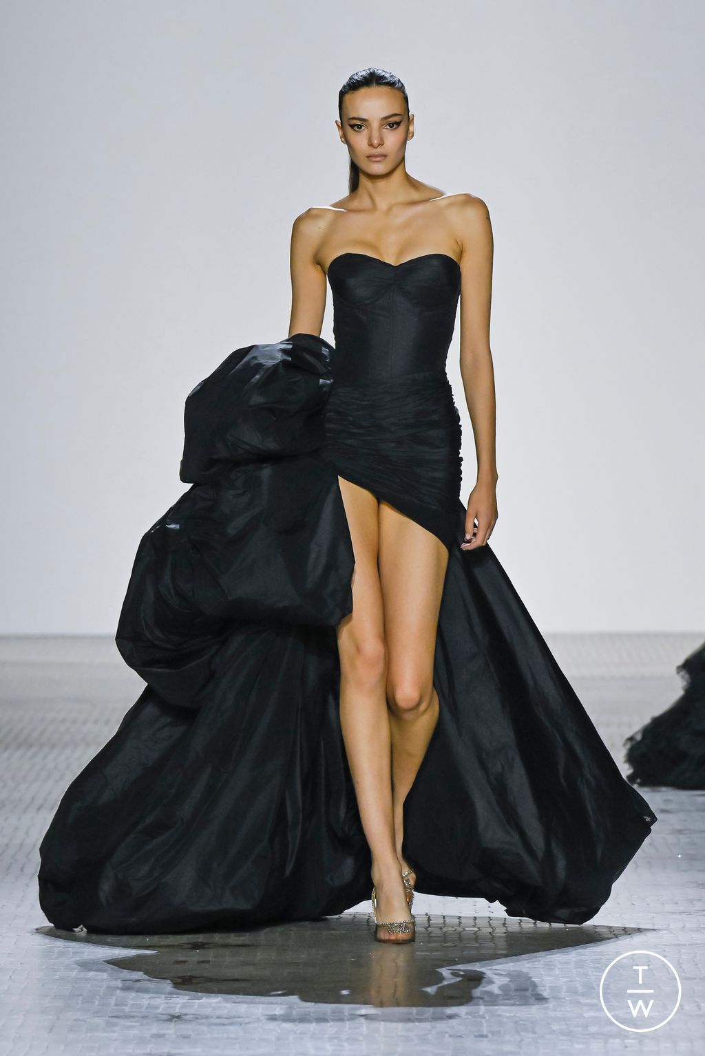 Fashion Week Paris Fall/Winter 2023 look 46 de la collection Celia Kritharioti couture
