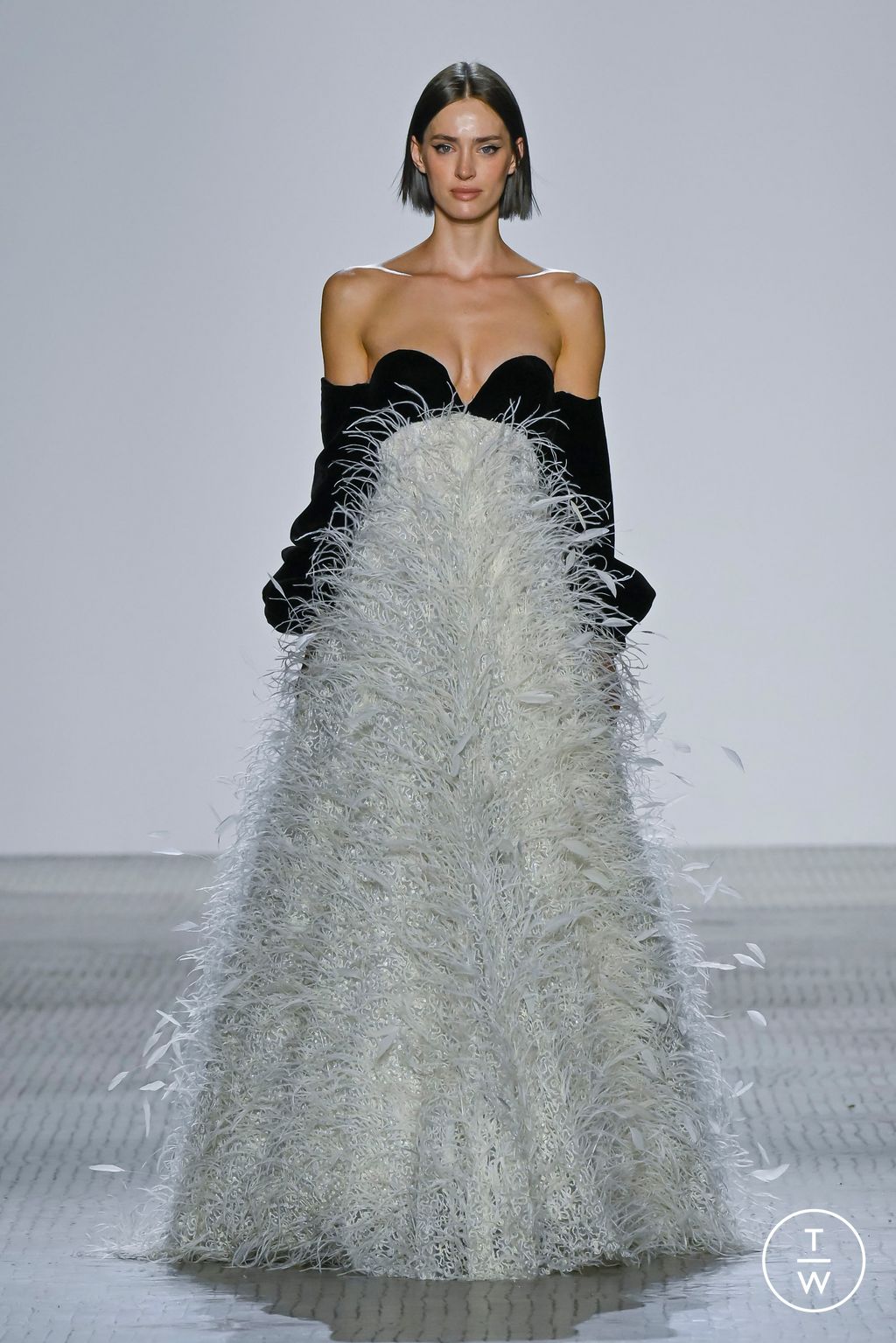 Fashion Week Paris Fall/Winter 2023 look 48 de la collection Celia Kritharioti couture