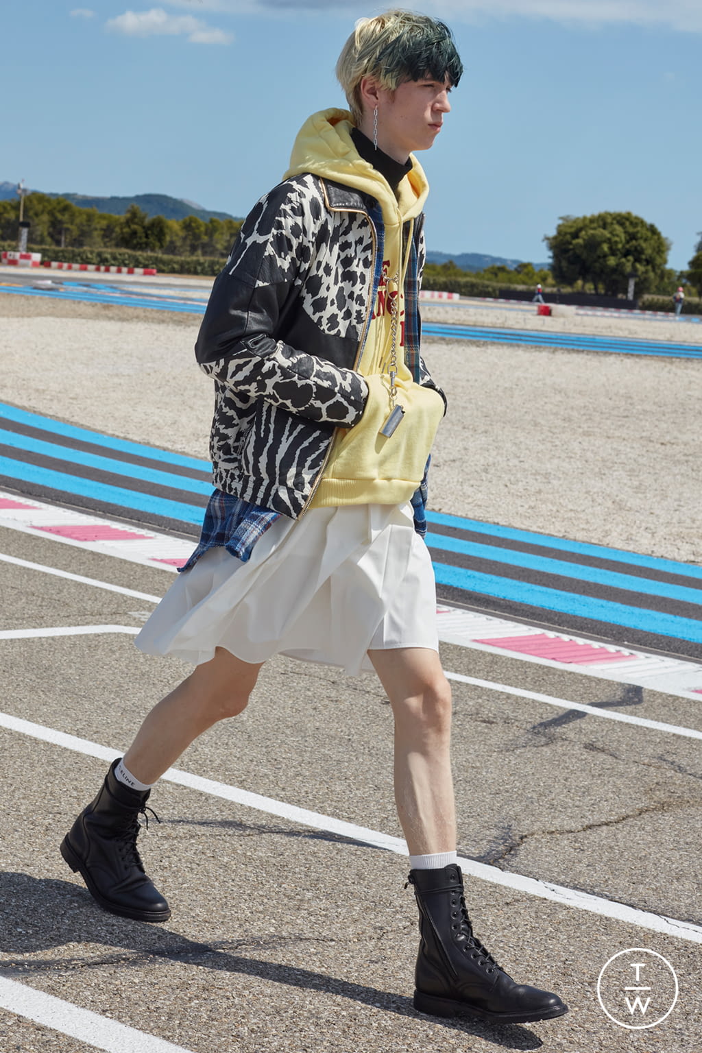 Fashion Week Paris Spring/Summer 2021 look 40 from the Celine collection menswear