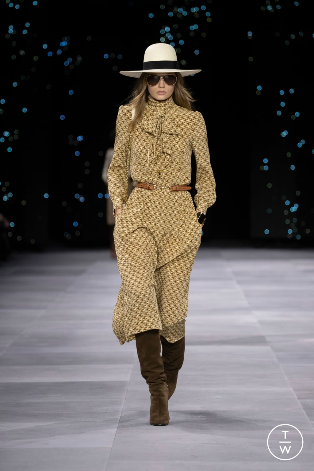 Fashion Week Paris Spring/Summer 2020 look 35 from the Celine collection womenswear