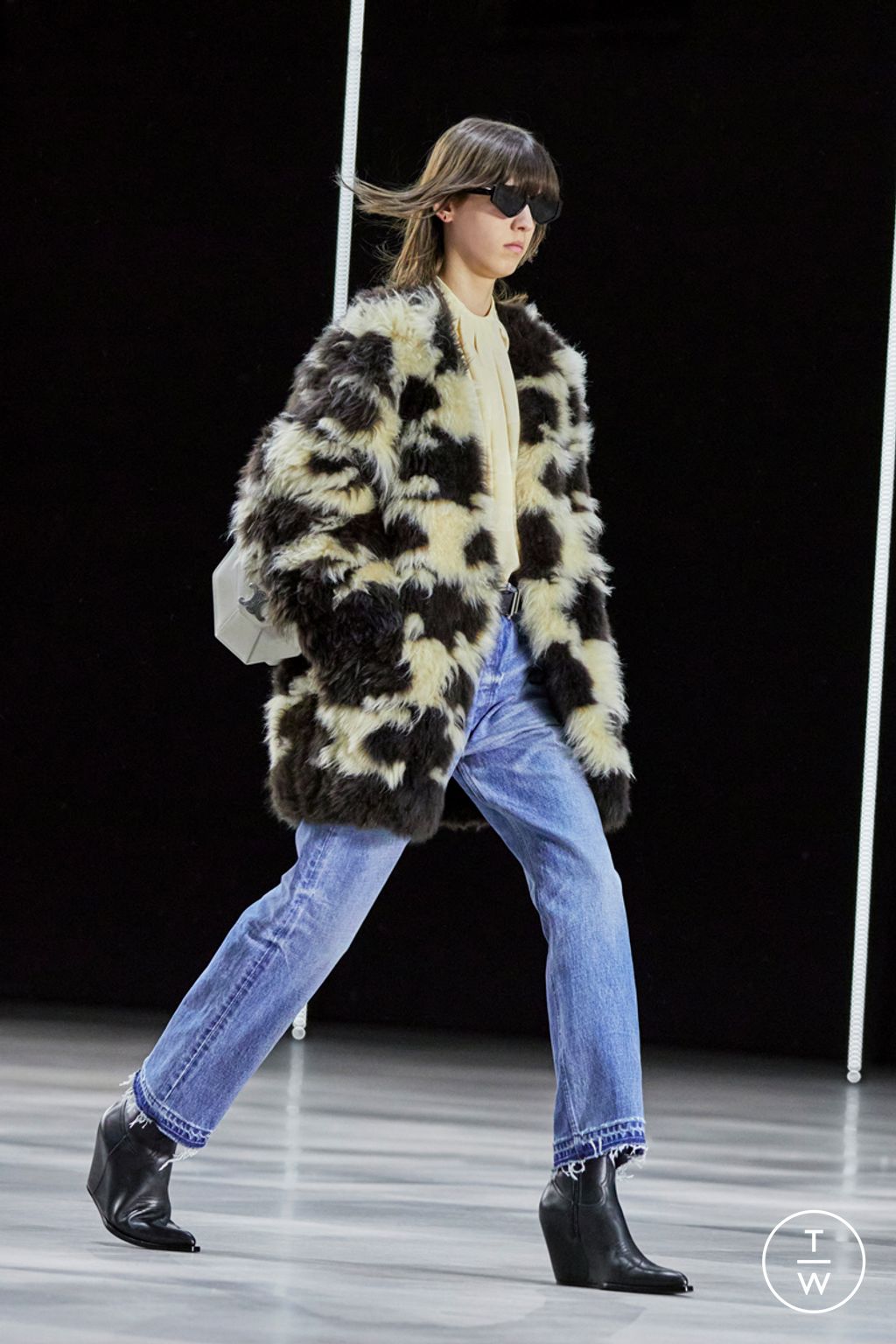 Fashion Week Paris Fall/Winter 2022 look 11 de la collection Celine womenswear