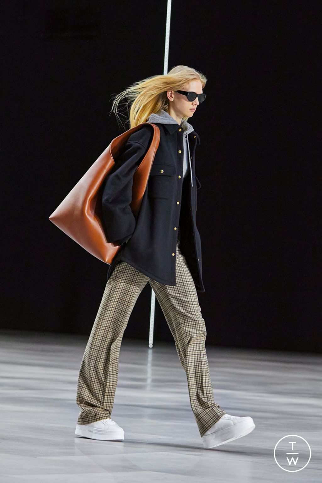 Fashion Week Paris Fall/Winter 2022 look 14 de la collection Celine womenswear