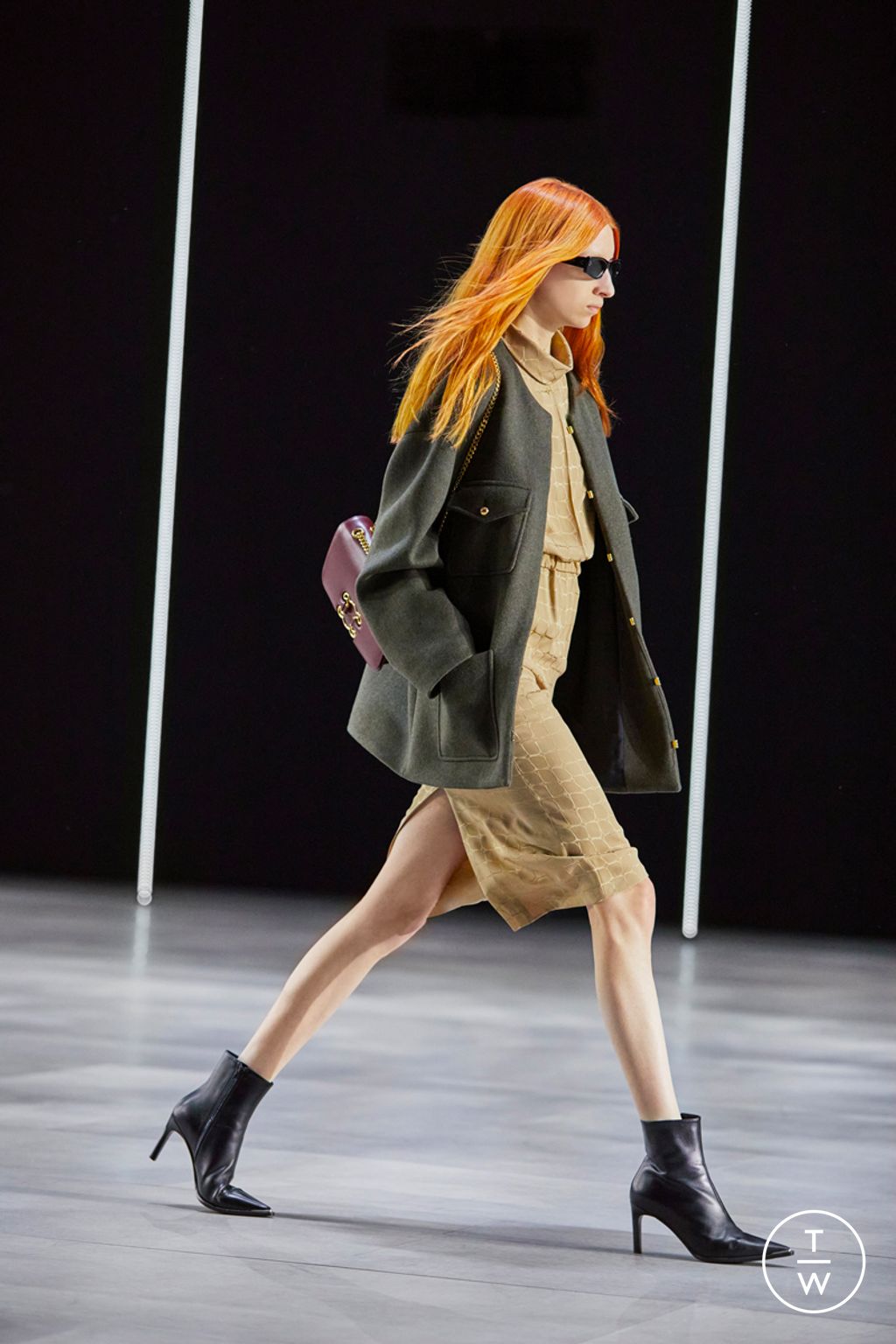 Fashion Week Paris Fall/Winter 2022 look 17 de la collection Celine womenswear