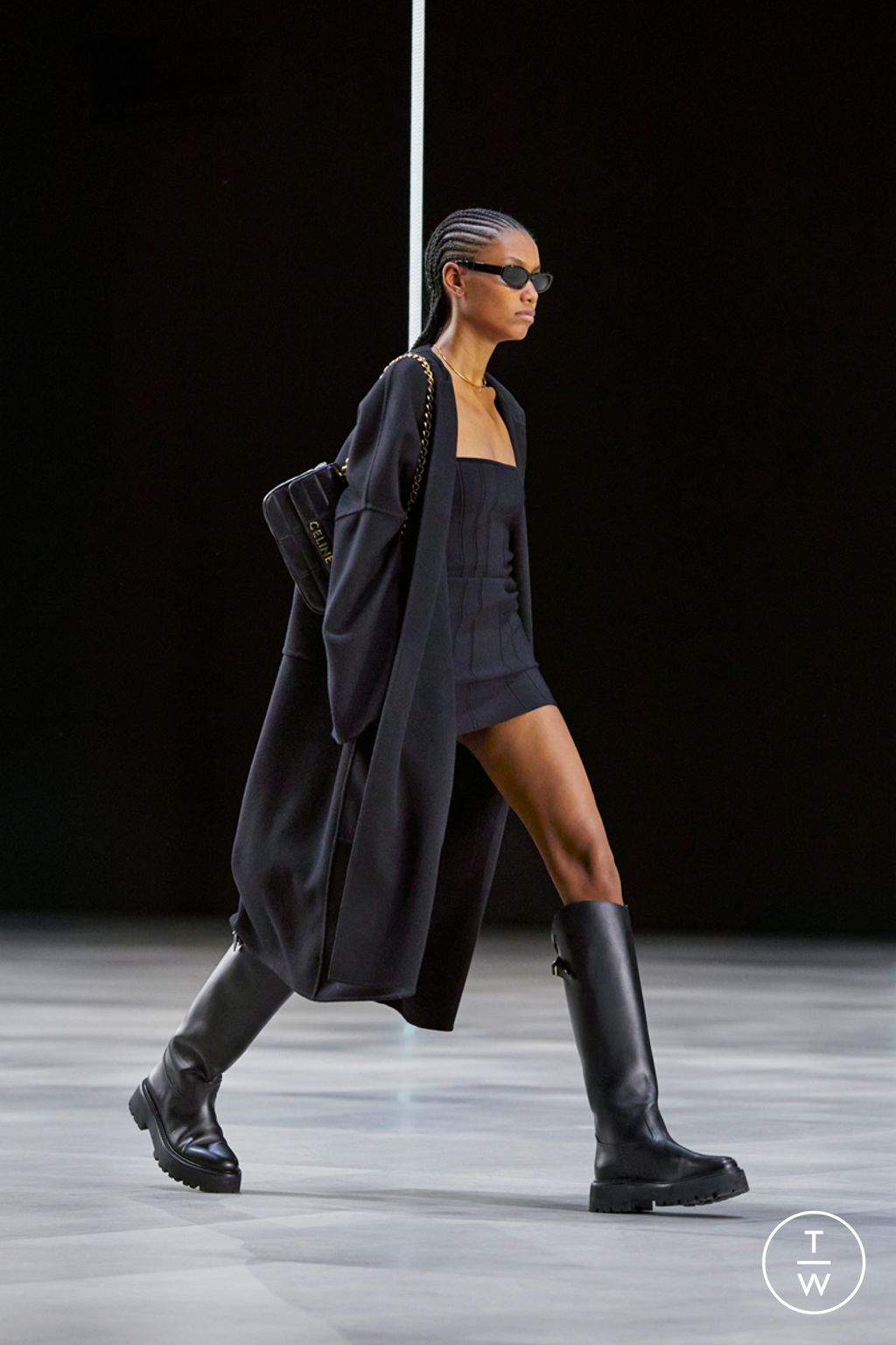 Fashion Week Paris Fall/Winter 2022 look 33 from the Celine collection womenswear