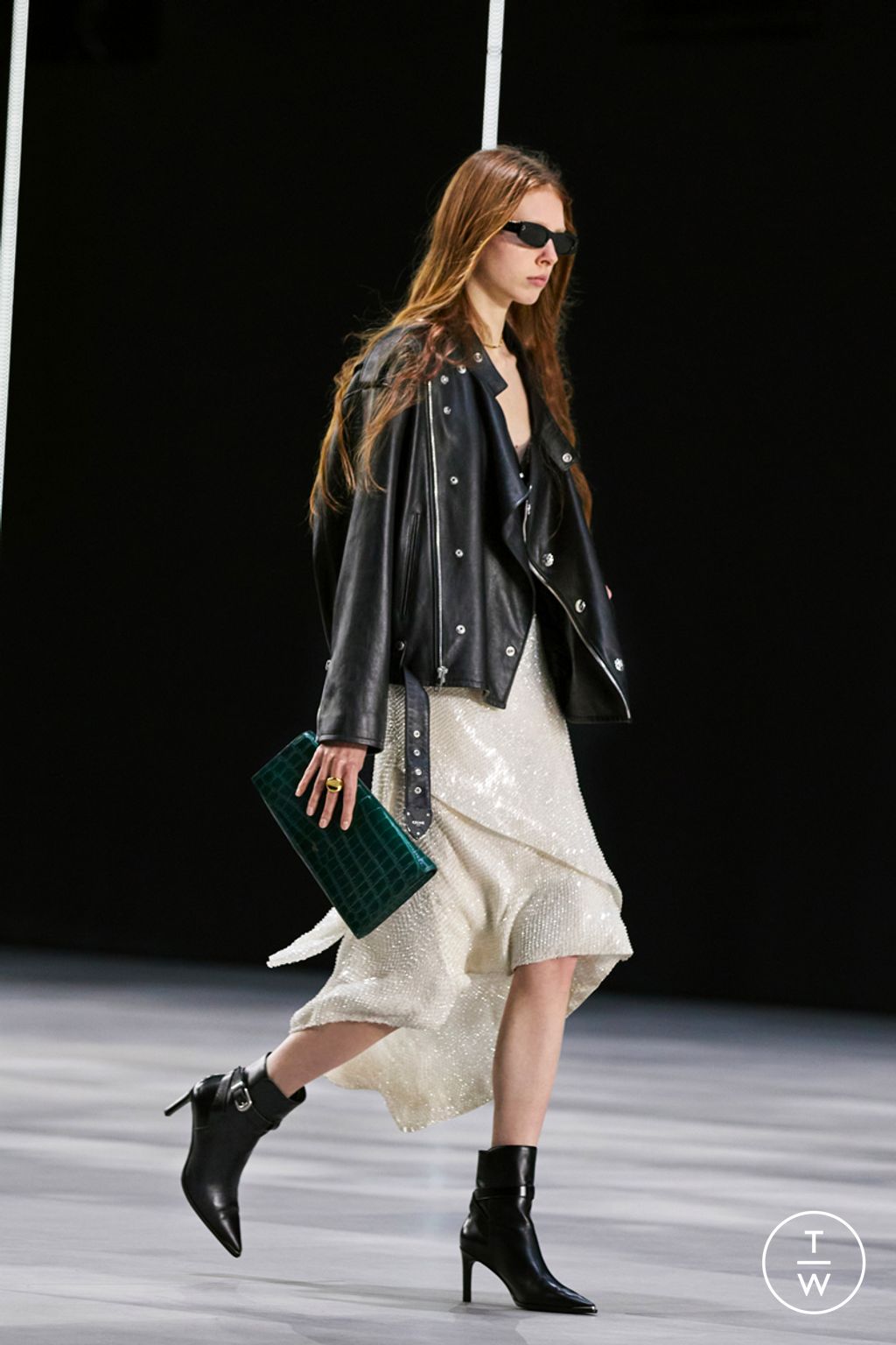 Fashion Week Paris Fall/Winter 2022 look 40 from the Celine collection 女装