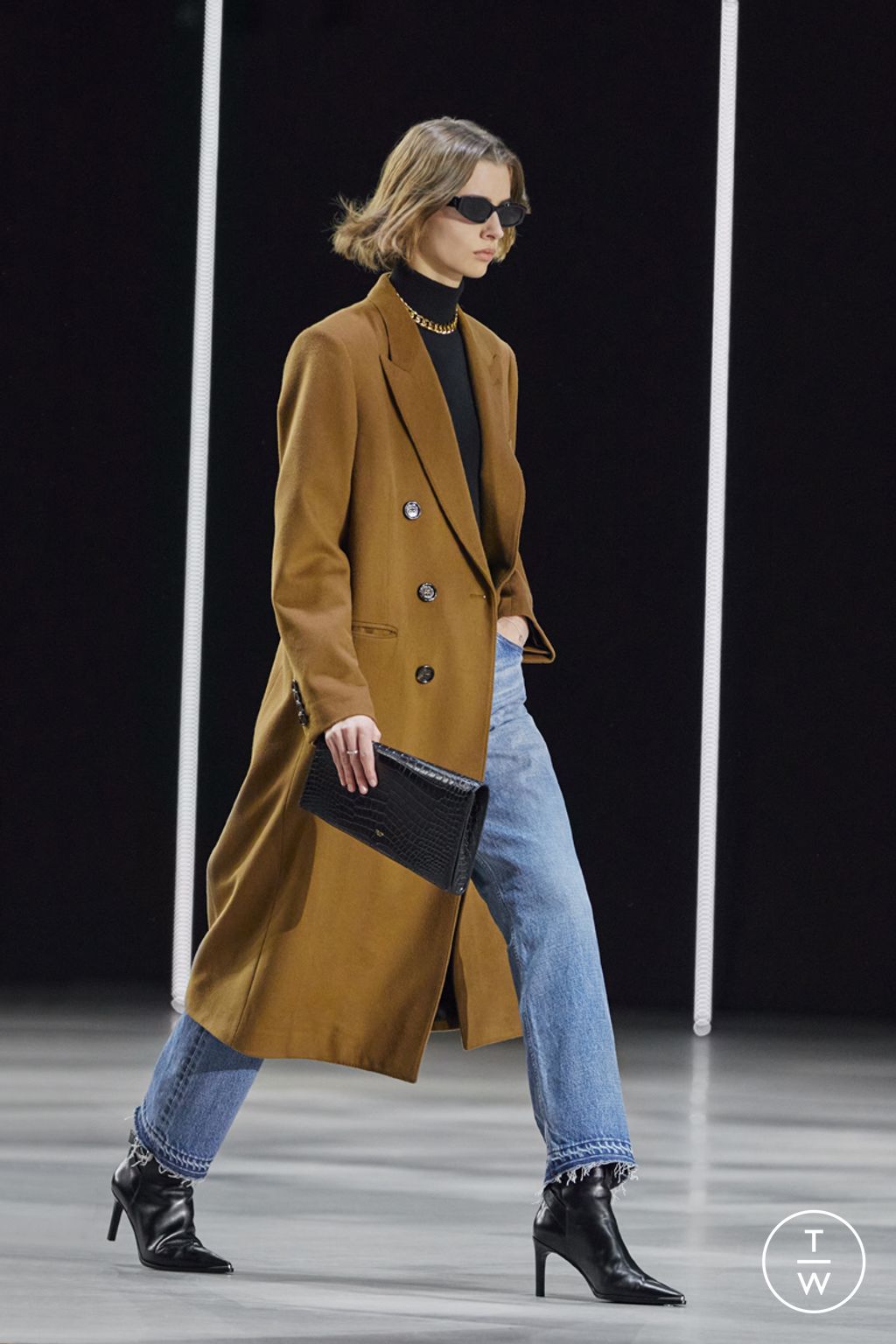 Fashion Week Paris Fall/Winter 2022 look 4 de la collection Celine womenswear