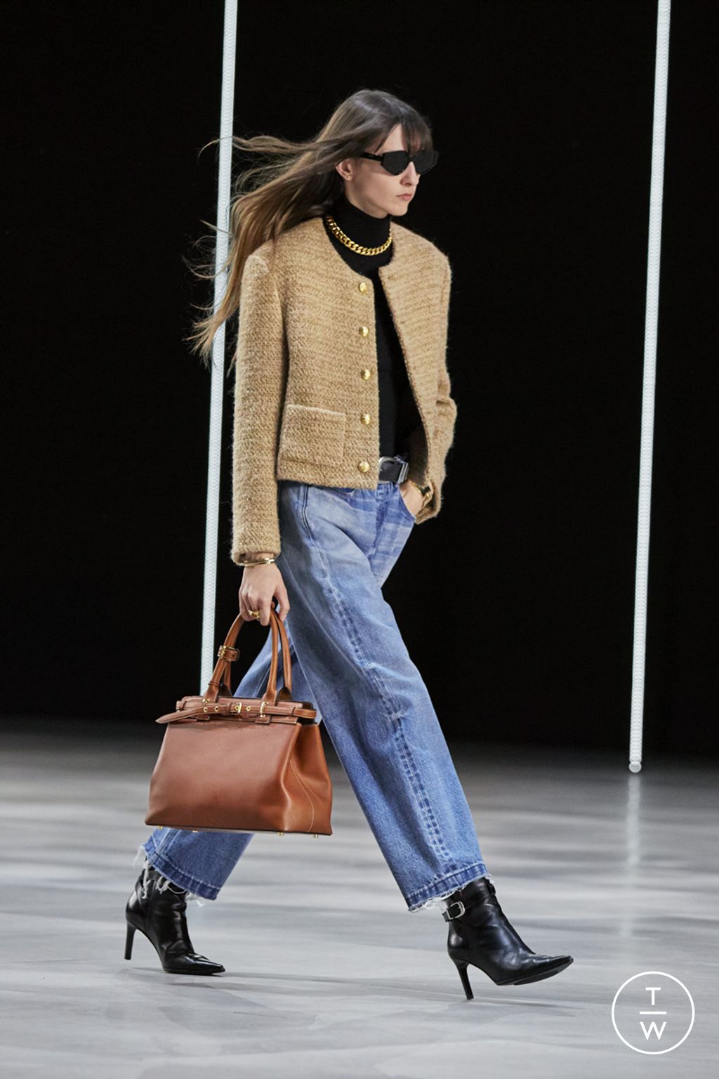 Fashion Week Paris Fall/Winter 2022 look 23 de la collection Celine womenswear