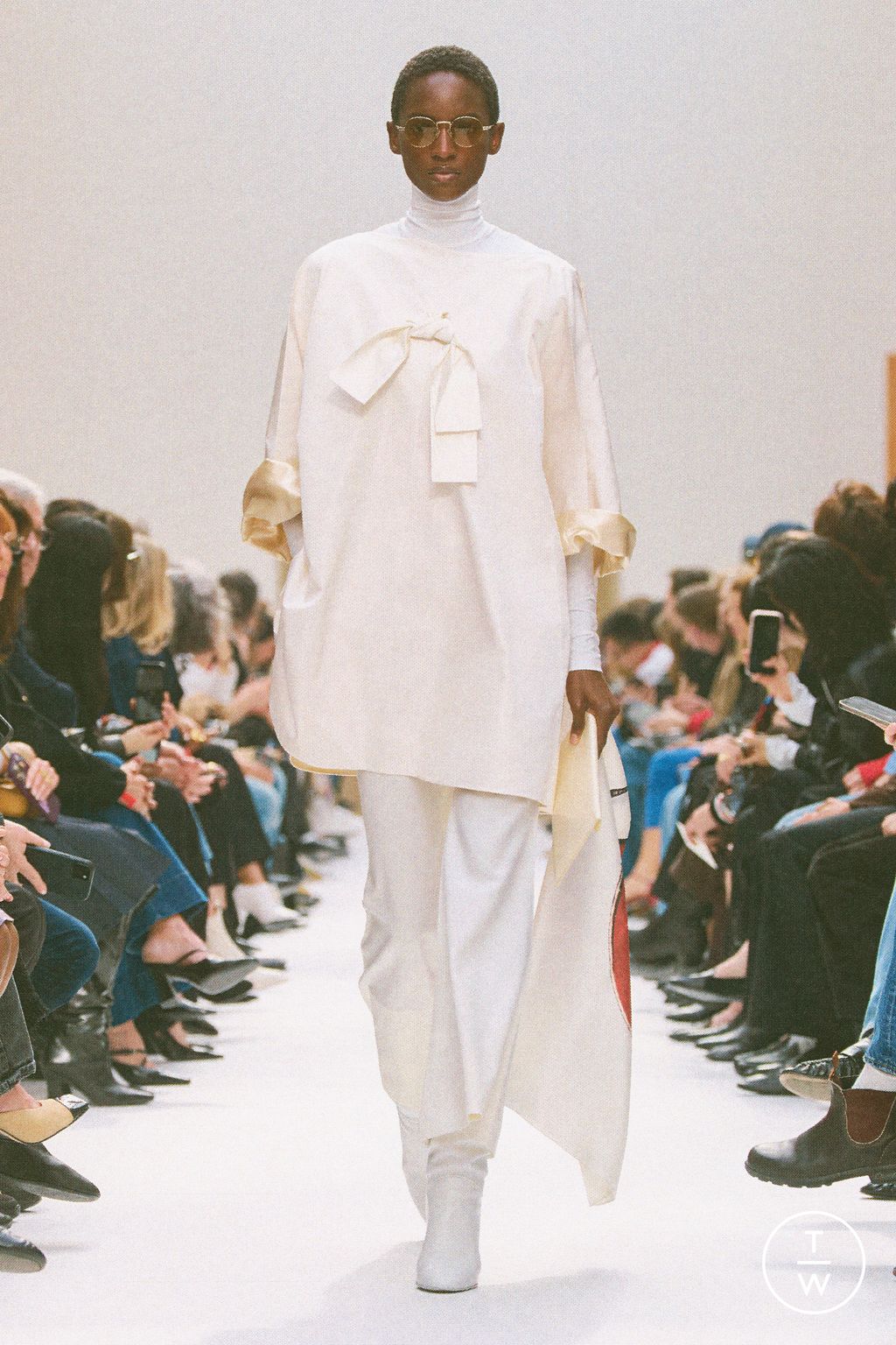 Fashion Week Paris Fall/Winter 2026 look 3 from the Celine collection 女装