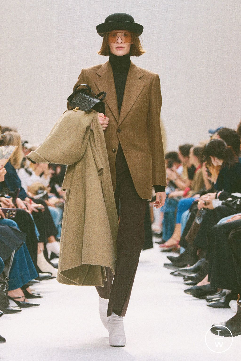 Fashion Week Paris Fall/Winter 2026 look 17 from the Celine collection 女装