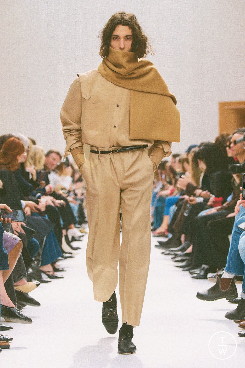 Fashion Week Paris Fall/Winter 2026 look 21 from the Celine collection womenswear