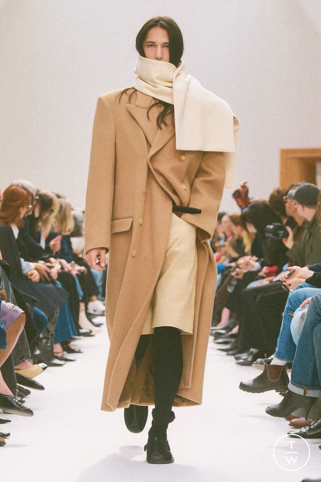 Fashion Week Paris Fall/Winter 2026 look 25 from the Celine collection womenswear