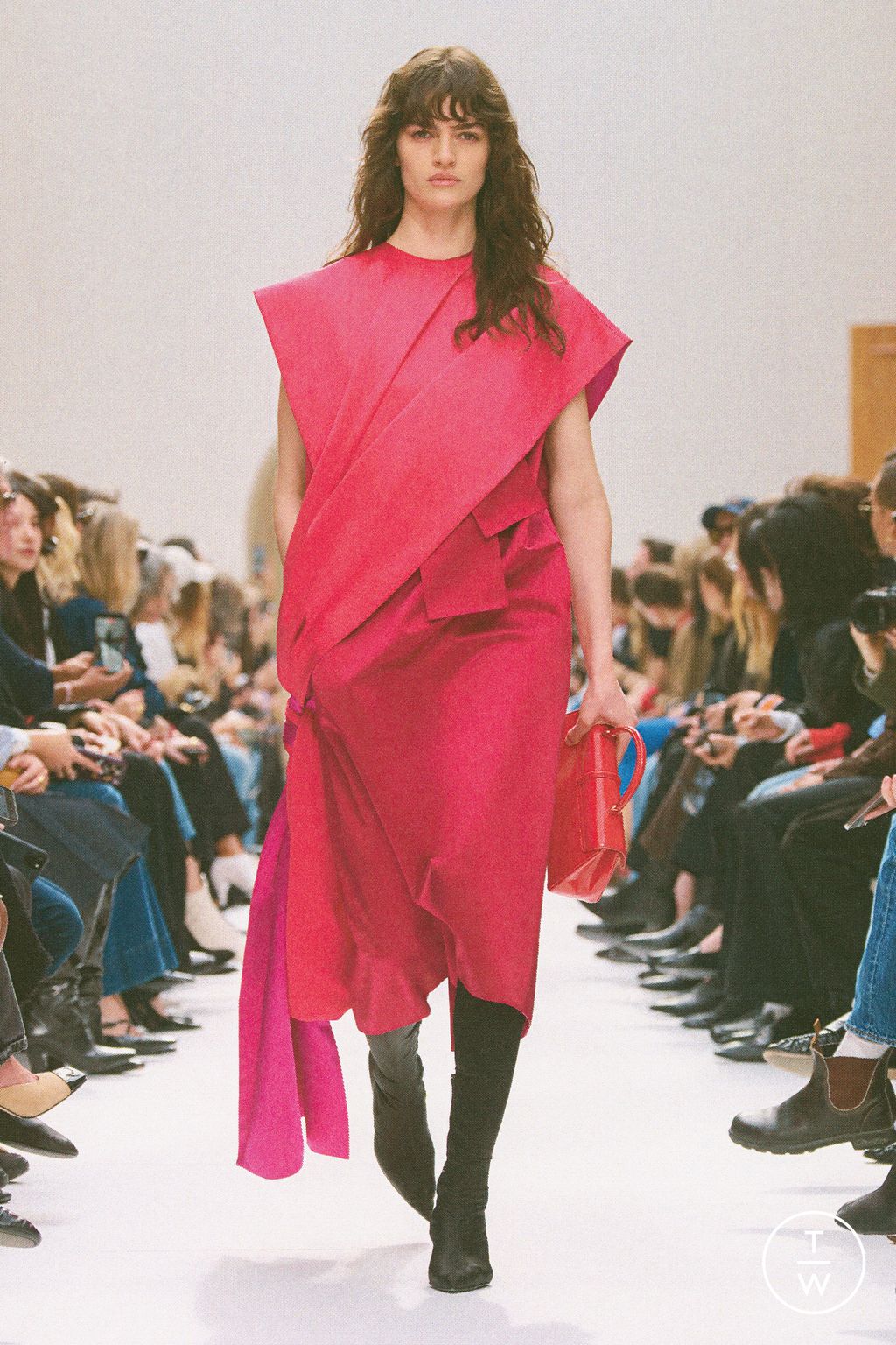 Fashion Week Paris Fall/Winter 2026 look 27 from the Celine collection 女装